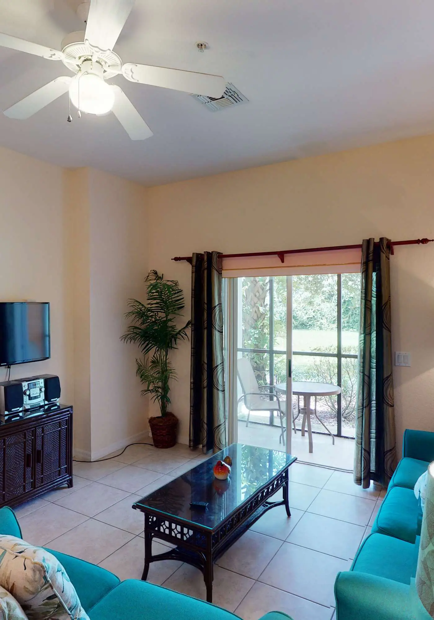 1st floor condo w/ gym, tennis court, sauna, patio, restaurant, near theme parks