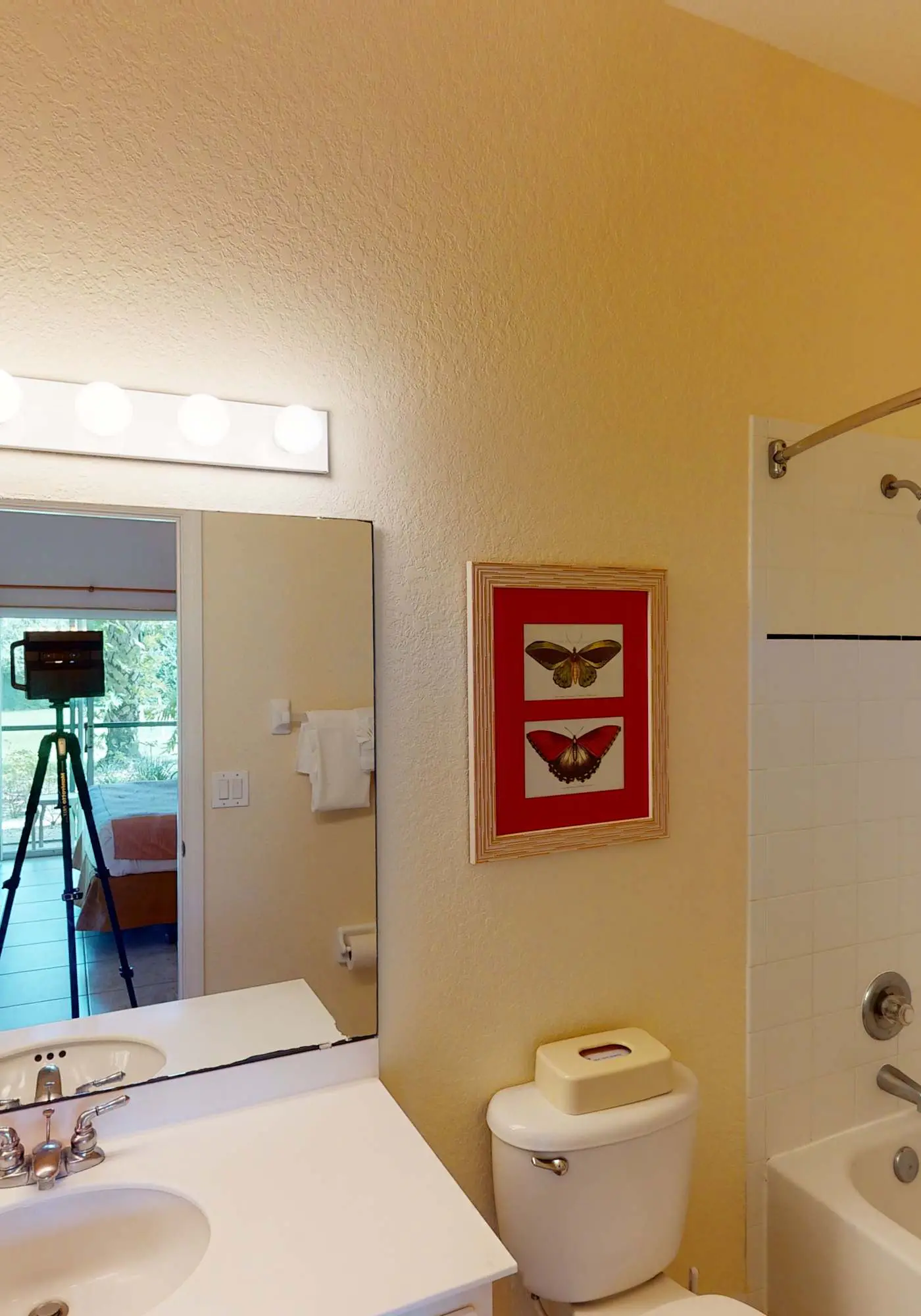 1st floor condo w/ gym, tennis court, sauna, patio, restaurant, near theme parks