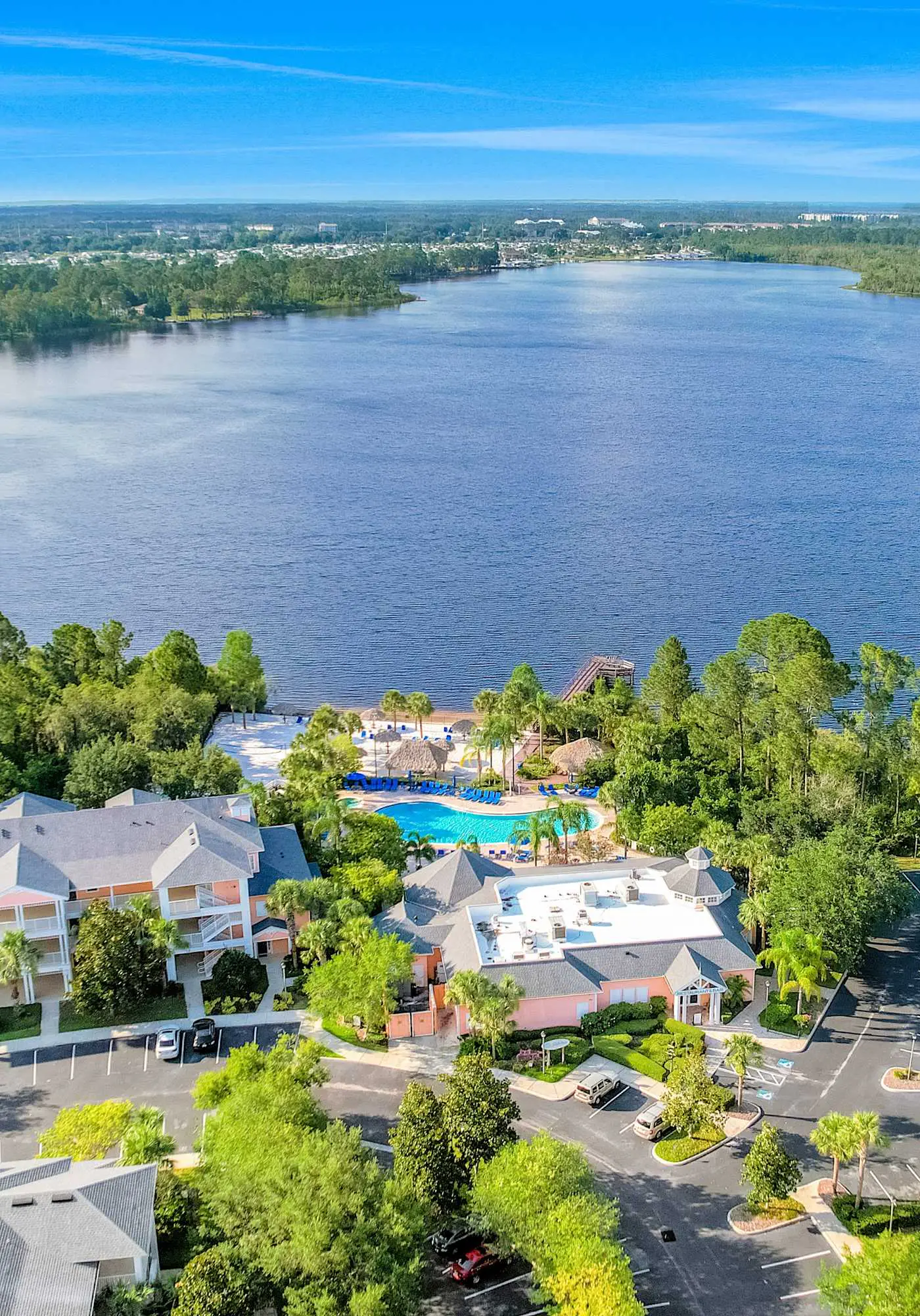 1st floor condo w/ gym, tennis court, sauna, patio, restaurant, near theme parks