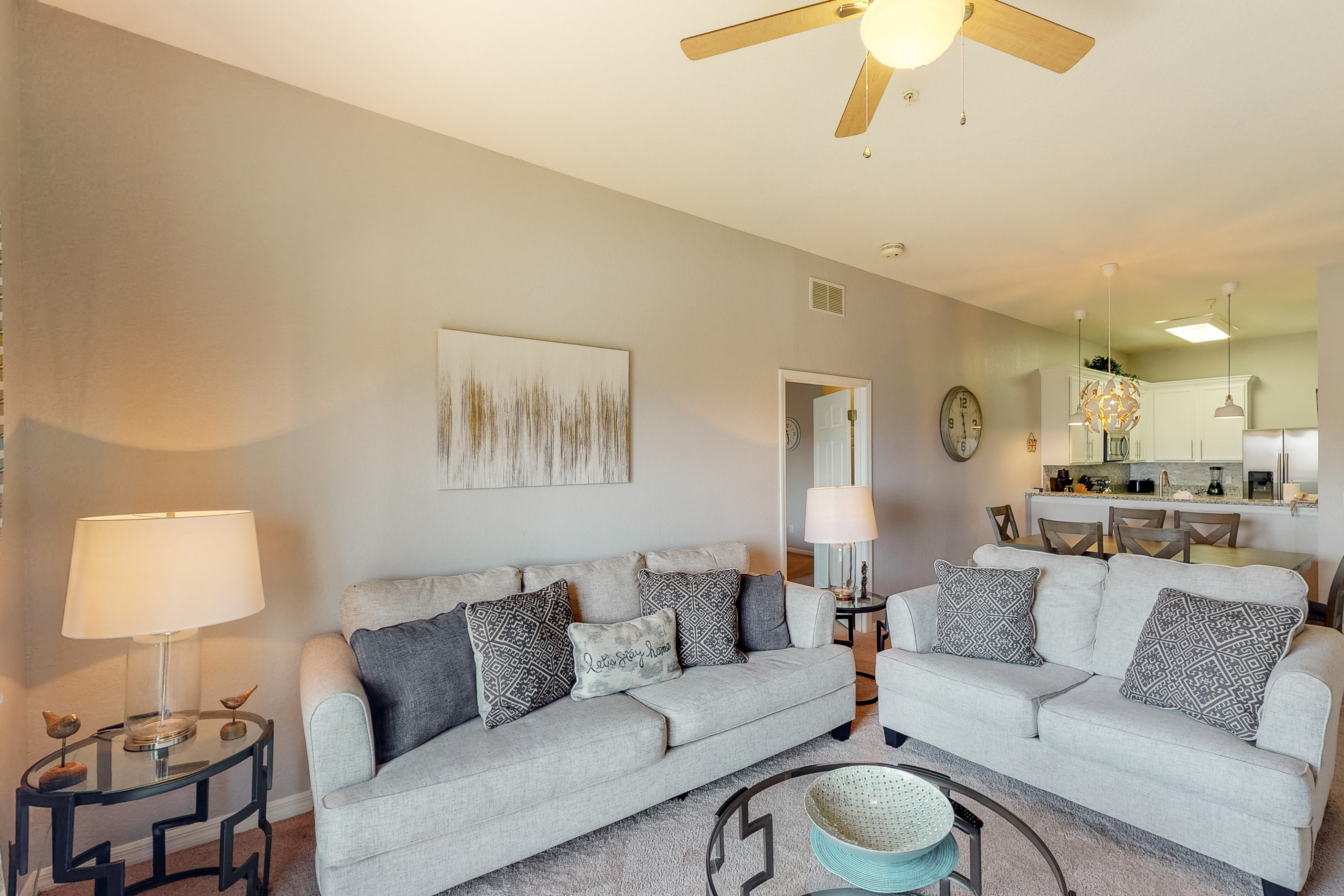 3rd floor condo w/ restaurant, tennis court, sauna, basketball court, pools