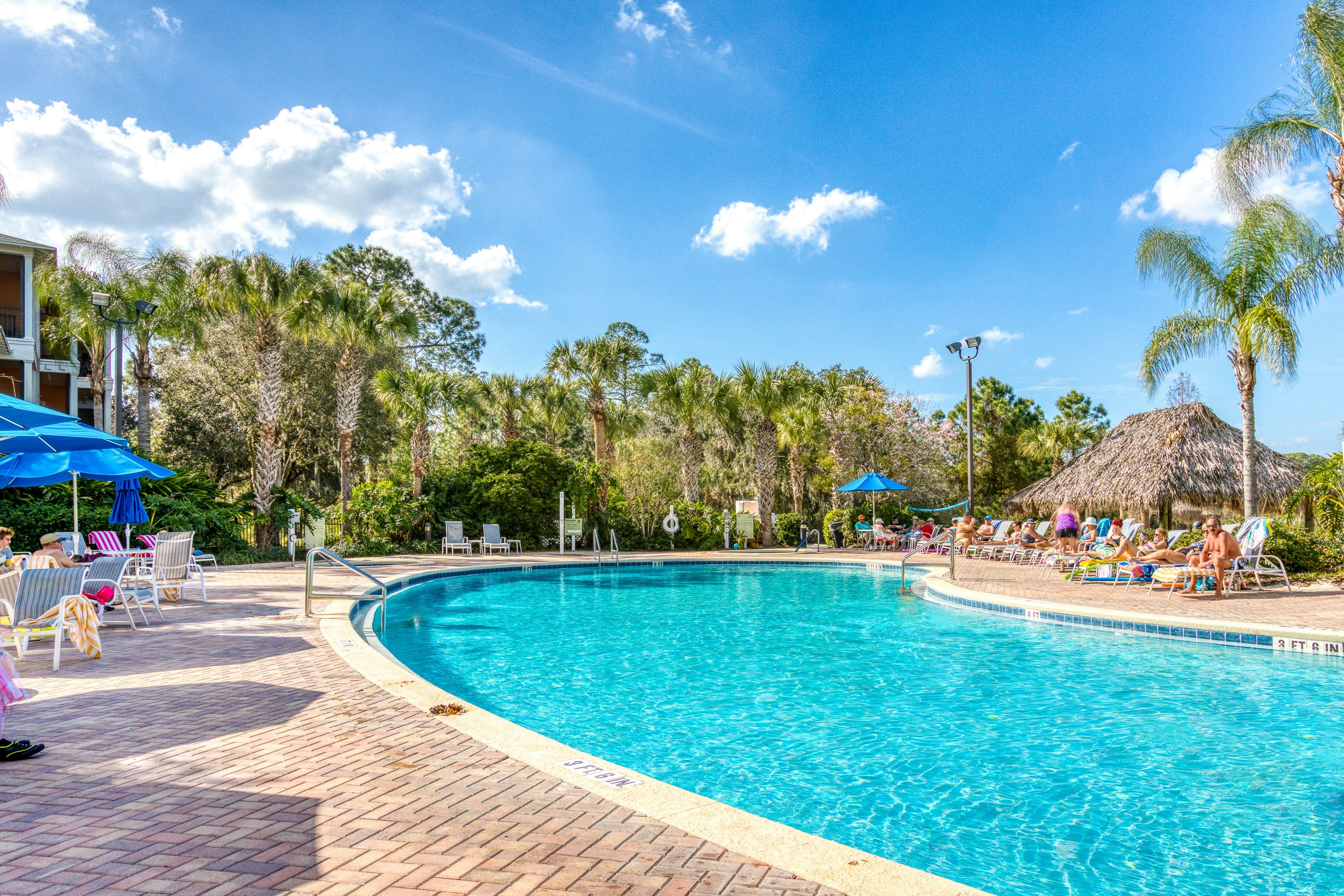 3rd floor condo w/ restaurant, tennis court, sauna, basketball court, pools