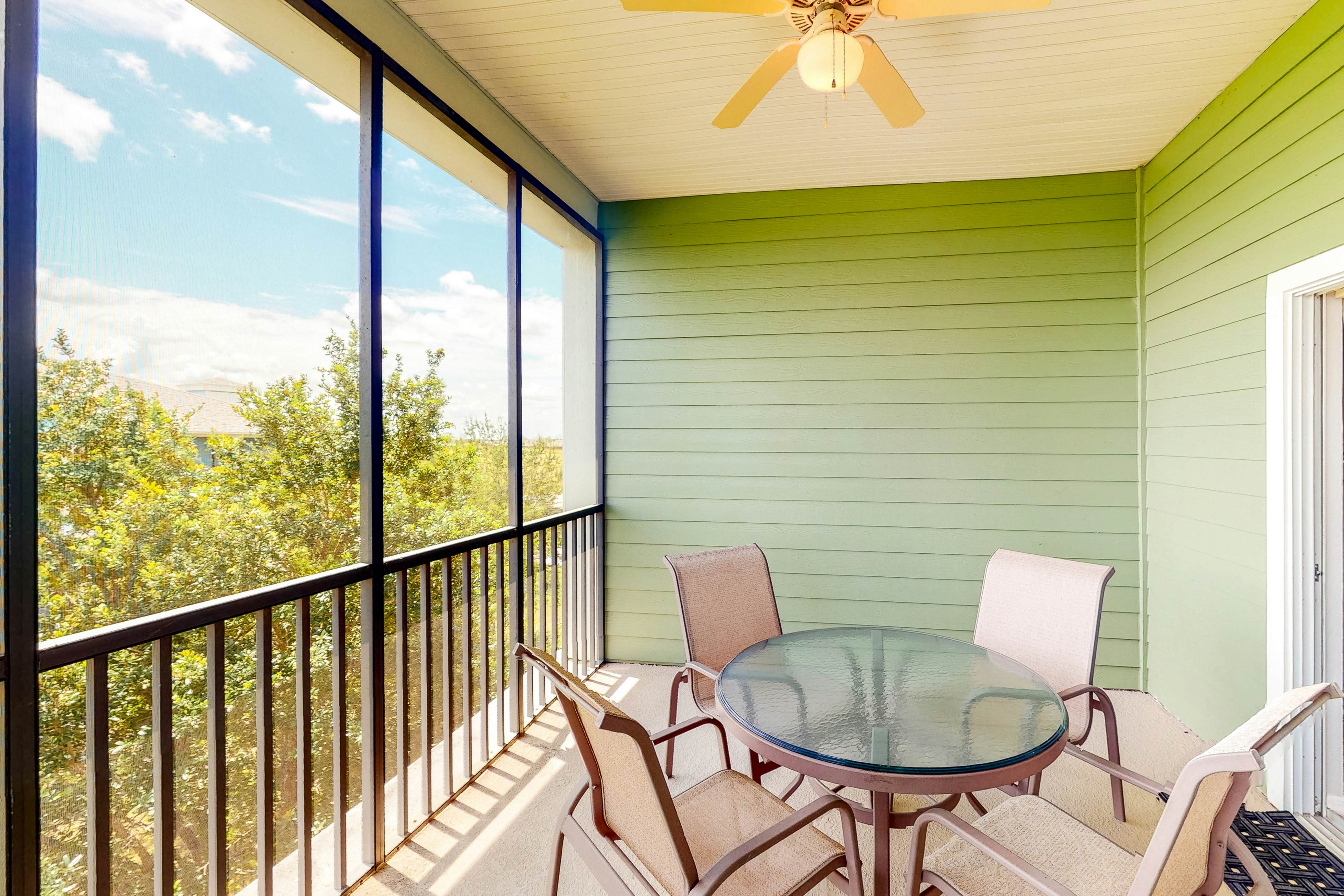 3rd floor condo w/ restaurant, tennis court, sauna, basketball court, pools