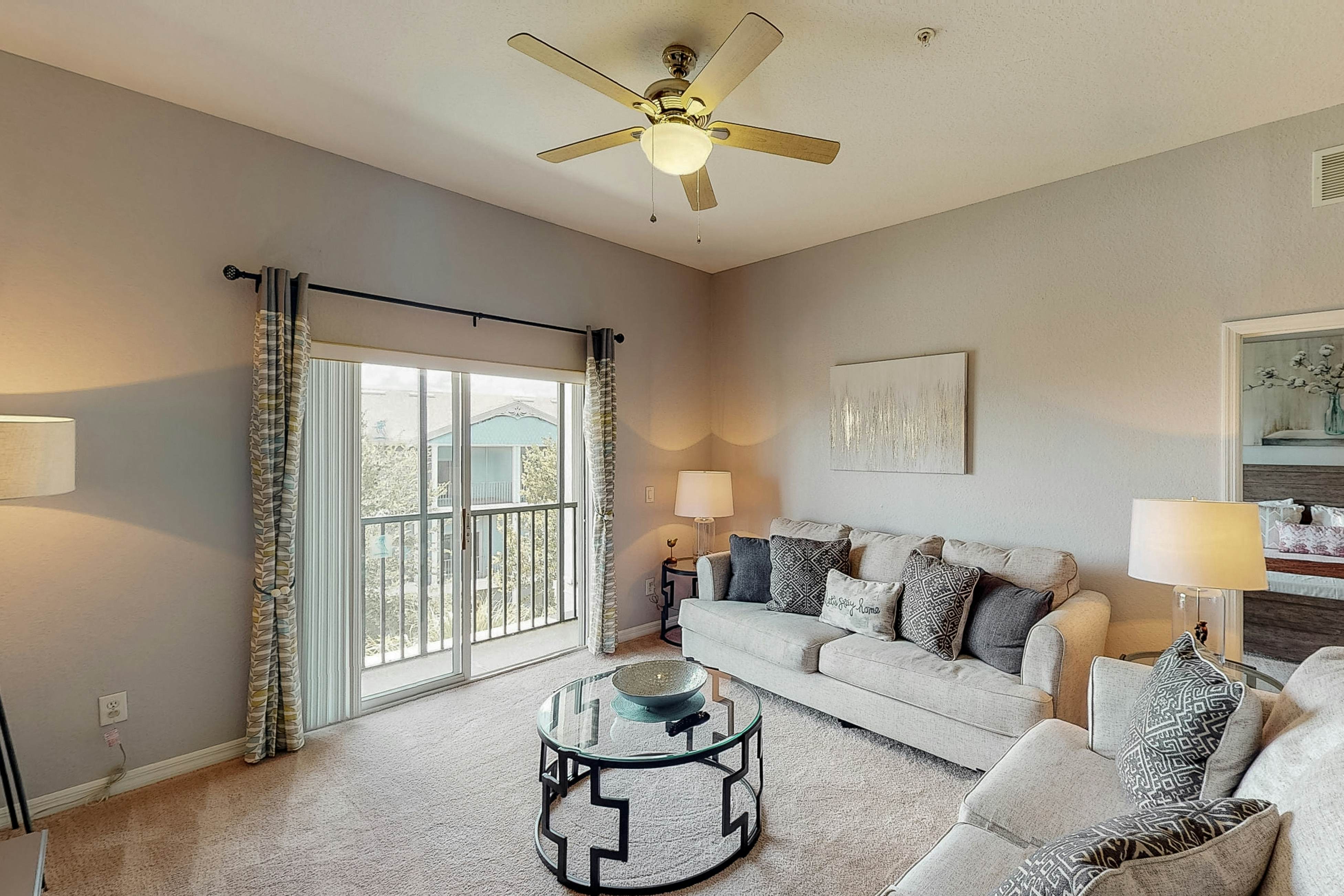 3rd floor condo w/ restaurant, tennis court, sauna, basketball court, pools