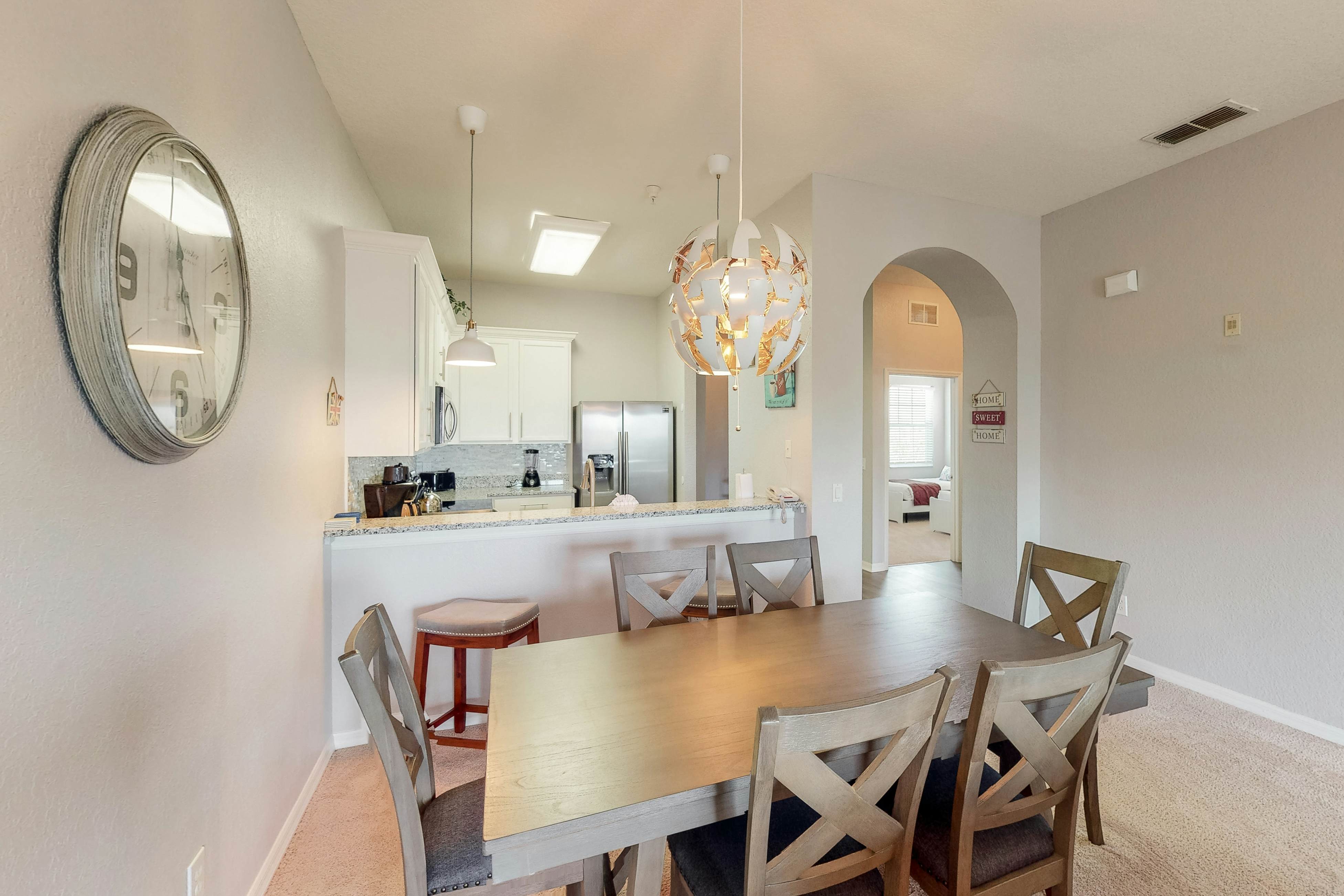 3rd floor condo w/ restaurant, tennis court, sauna, basketball court, pools