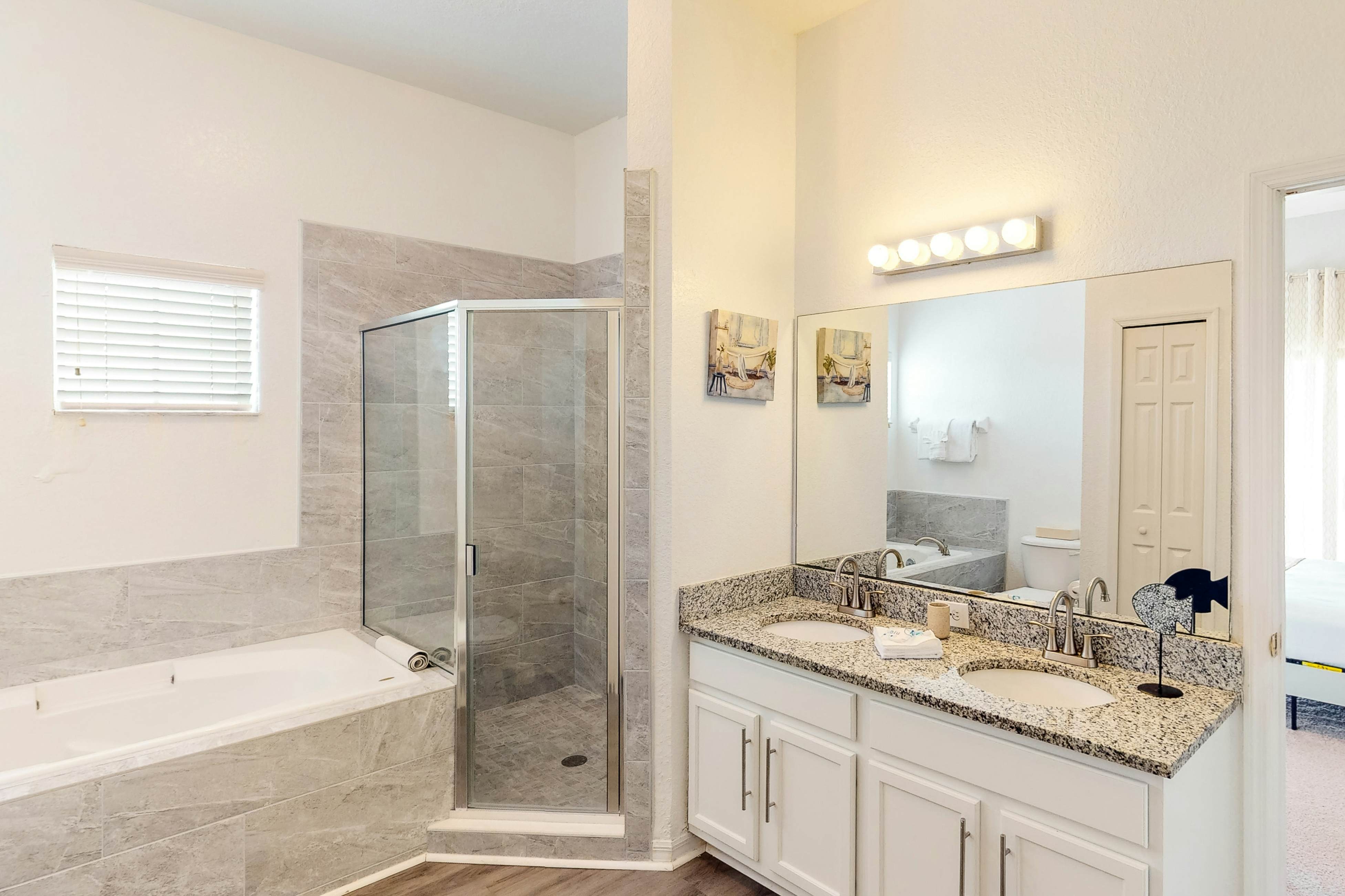 3rd floor condo w/ restaurant, tennis court, sauna, basketball court, pools