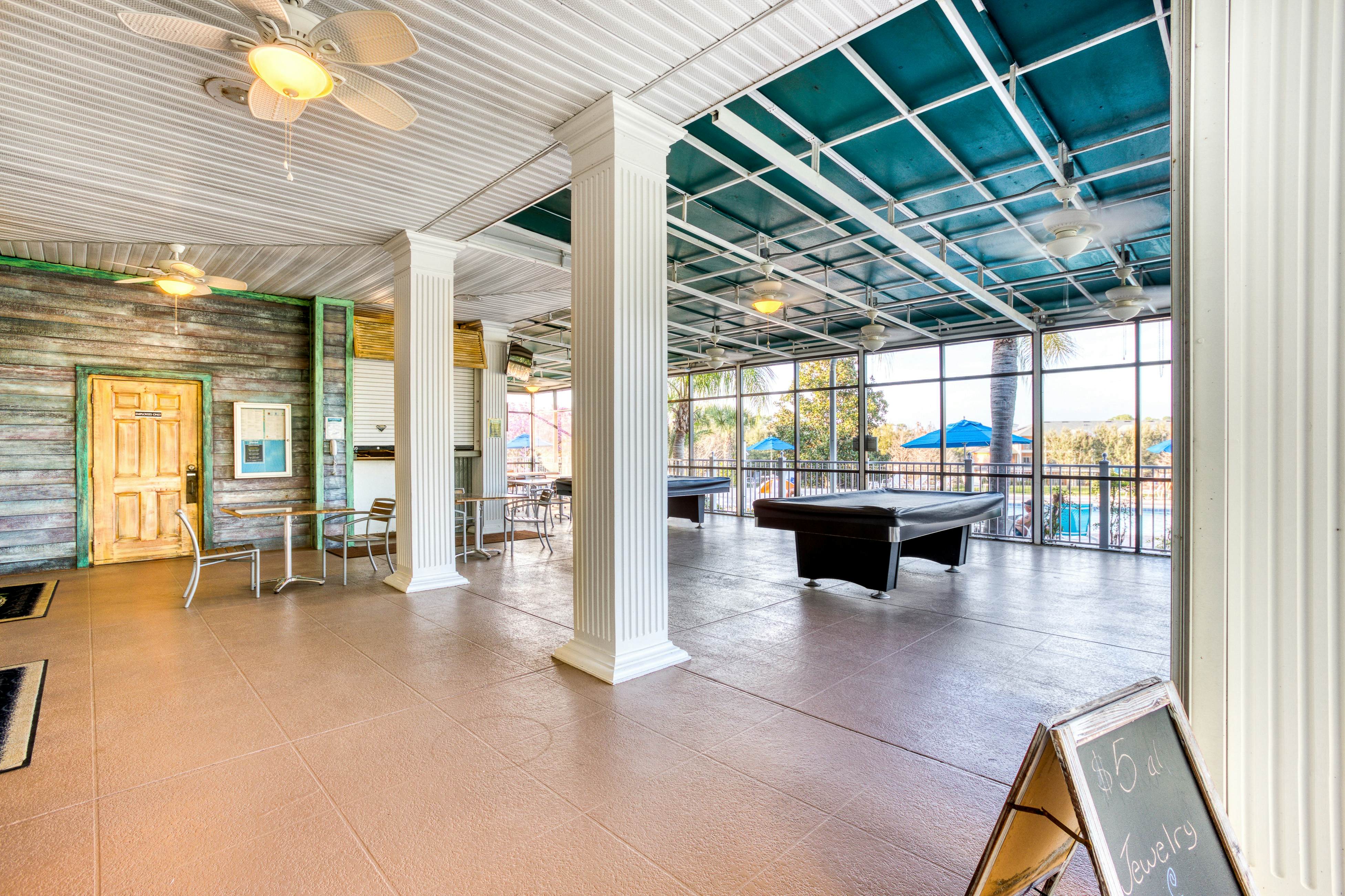 3rd floor condo w/ restaurant, tennis court, sauna, basketball court, pools