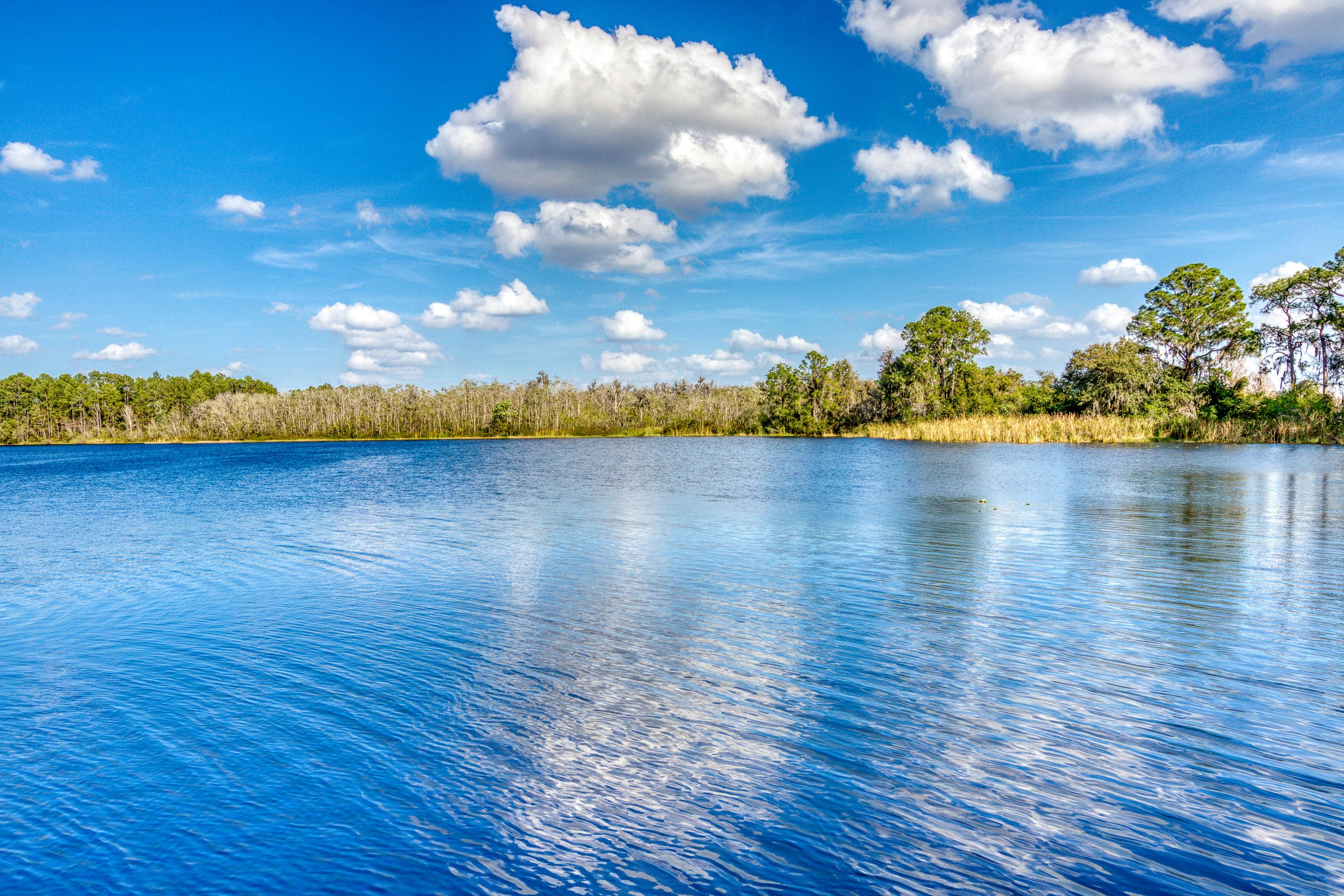 3rd floor condo w/ restaurant, tennis court, sauna, basketball court, pools