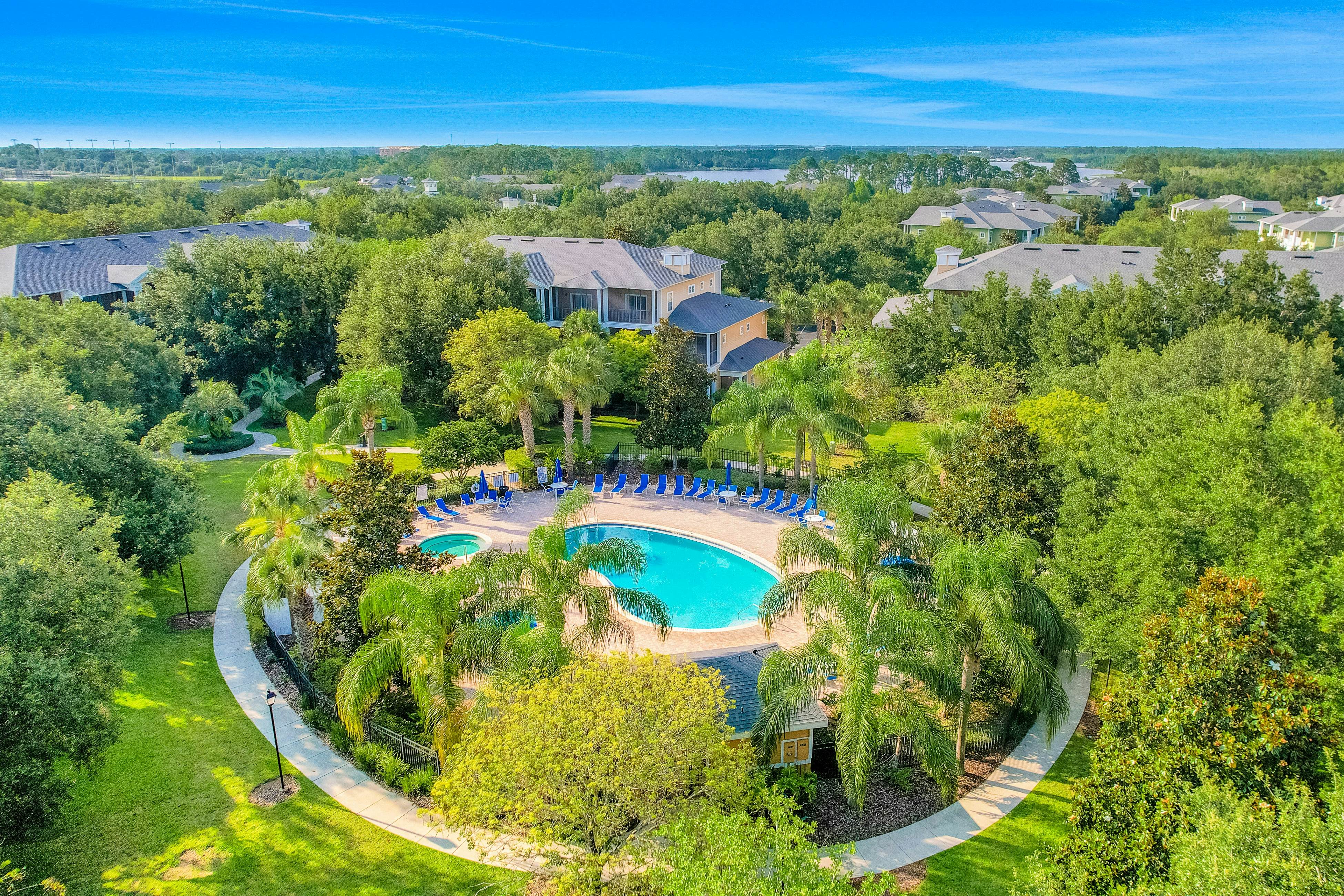 3rd floor condo w/ restaurant, tennis court, sauna, basketball court, pools