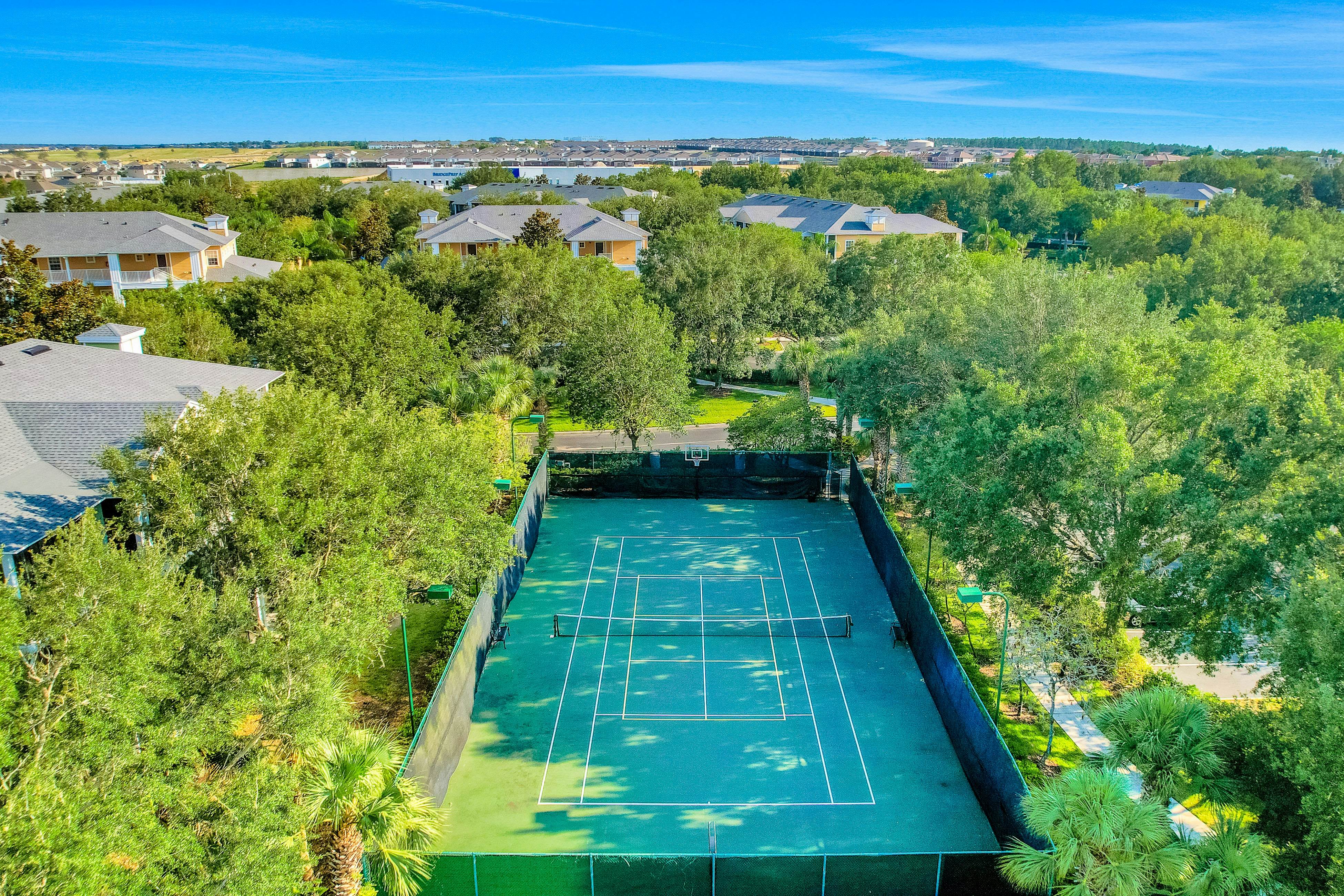 3rd floor condo w/ restaurant, tennis court, sauna, basketball court, pools