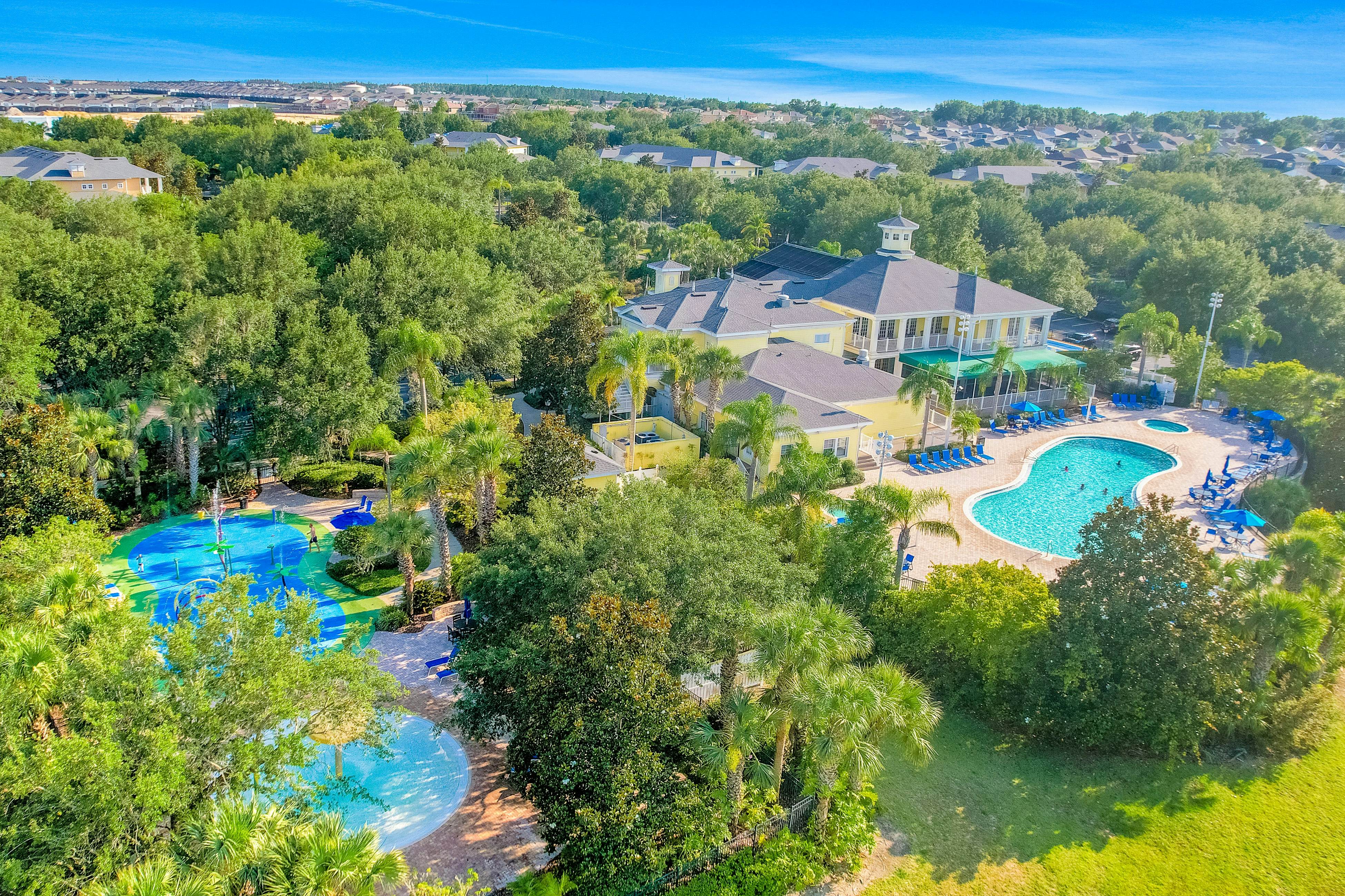 3rd floor condo w/ restaurant, tennis court, sauna, basketball court, pools