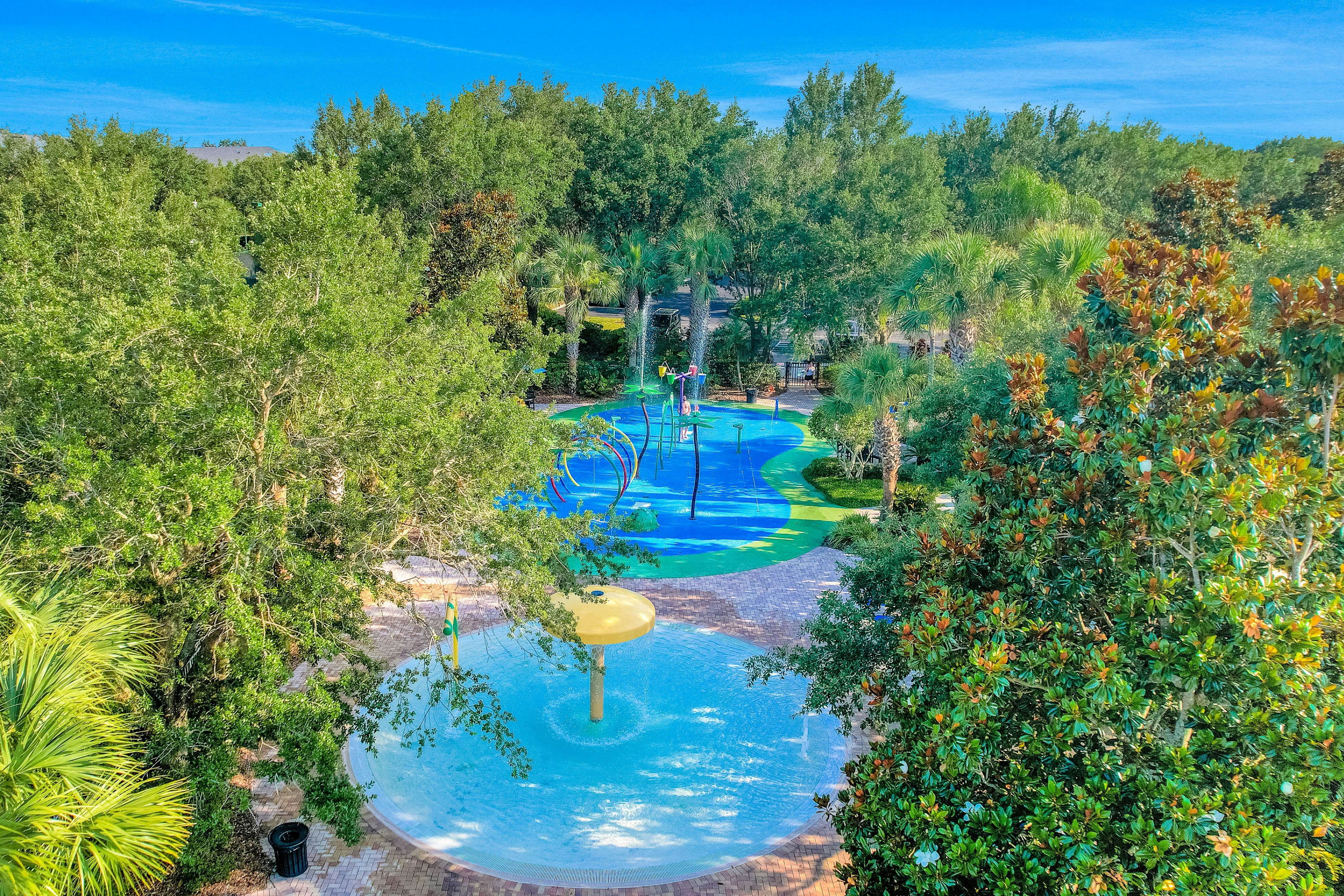 3rd floor condo w/ restaurant, tennis court, sauna, basketball court, pools