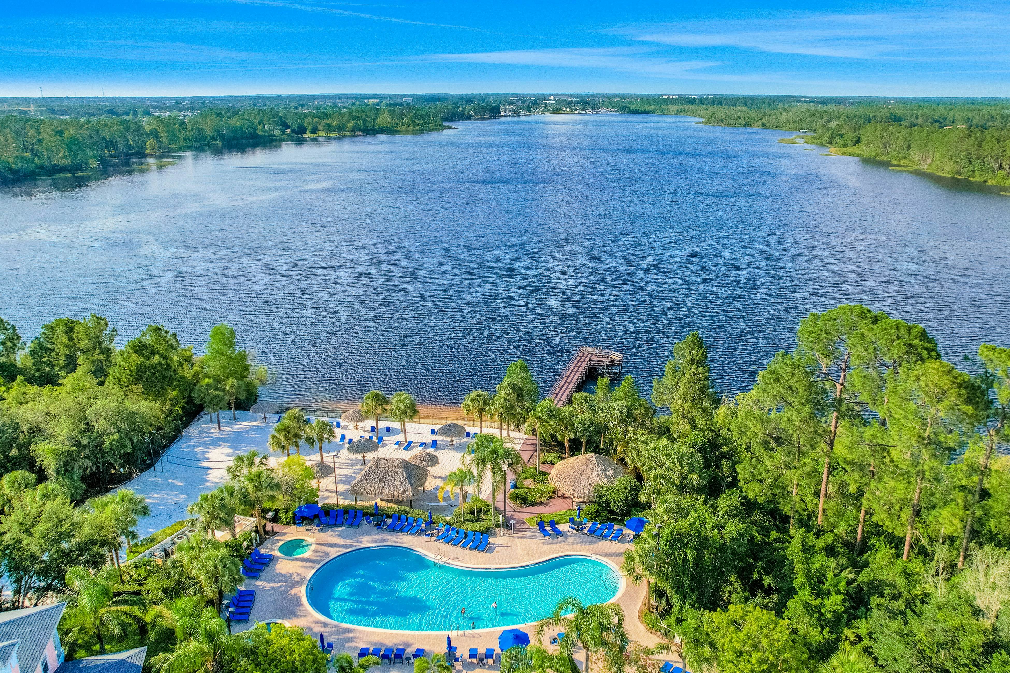 3rd floor condo w/ restaurant, tennis court, sauna, basketball court, pools