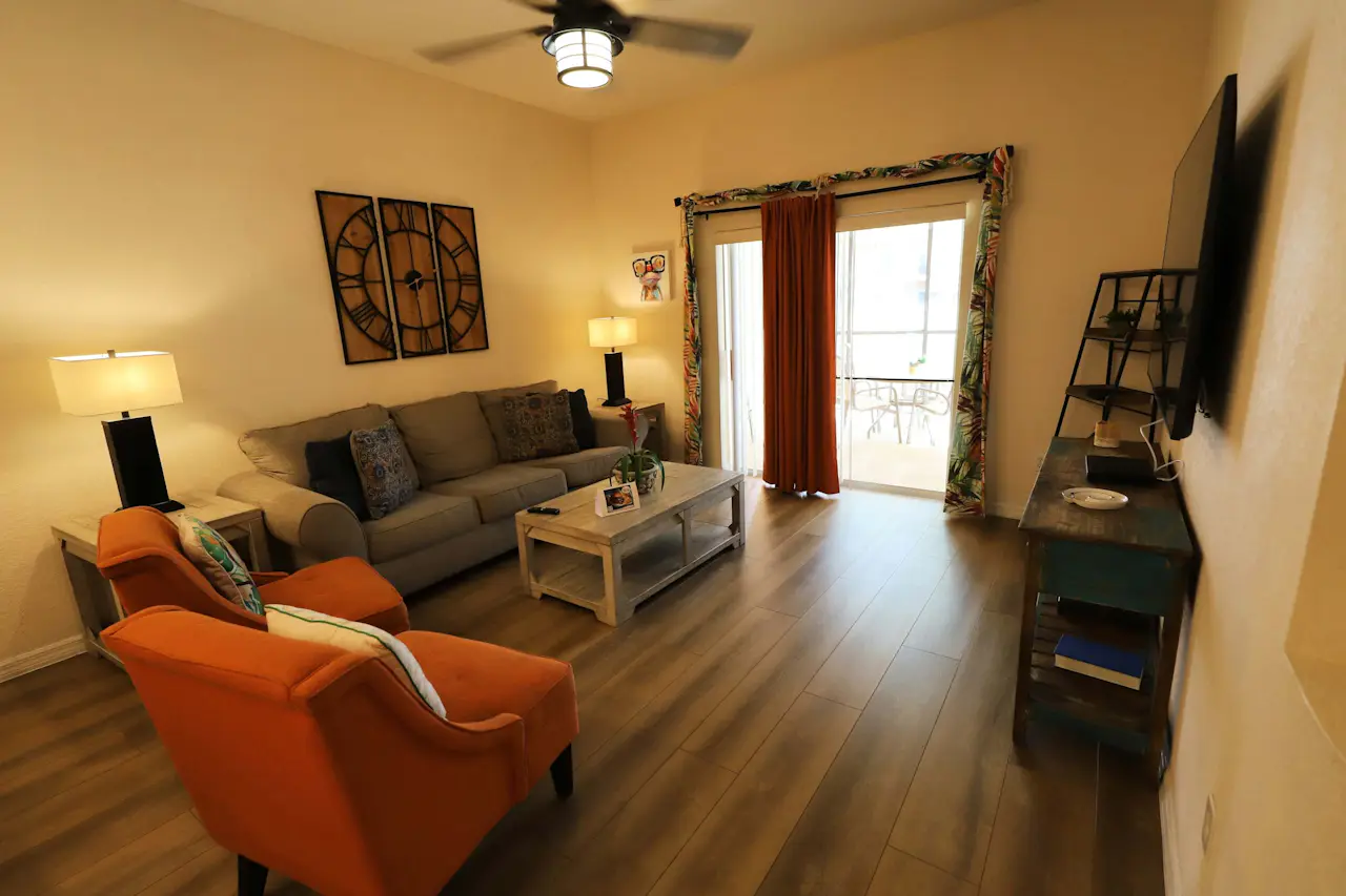 1st floor condo w/ sauna, pools, near theme parks, basketball/tennis ...