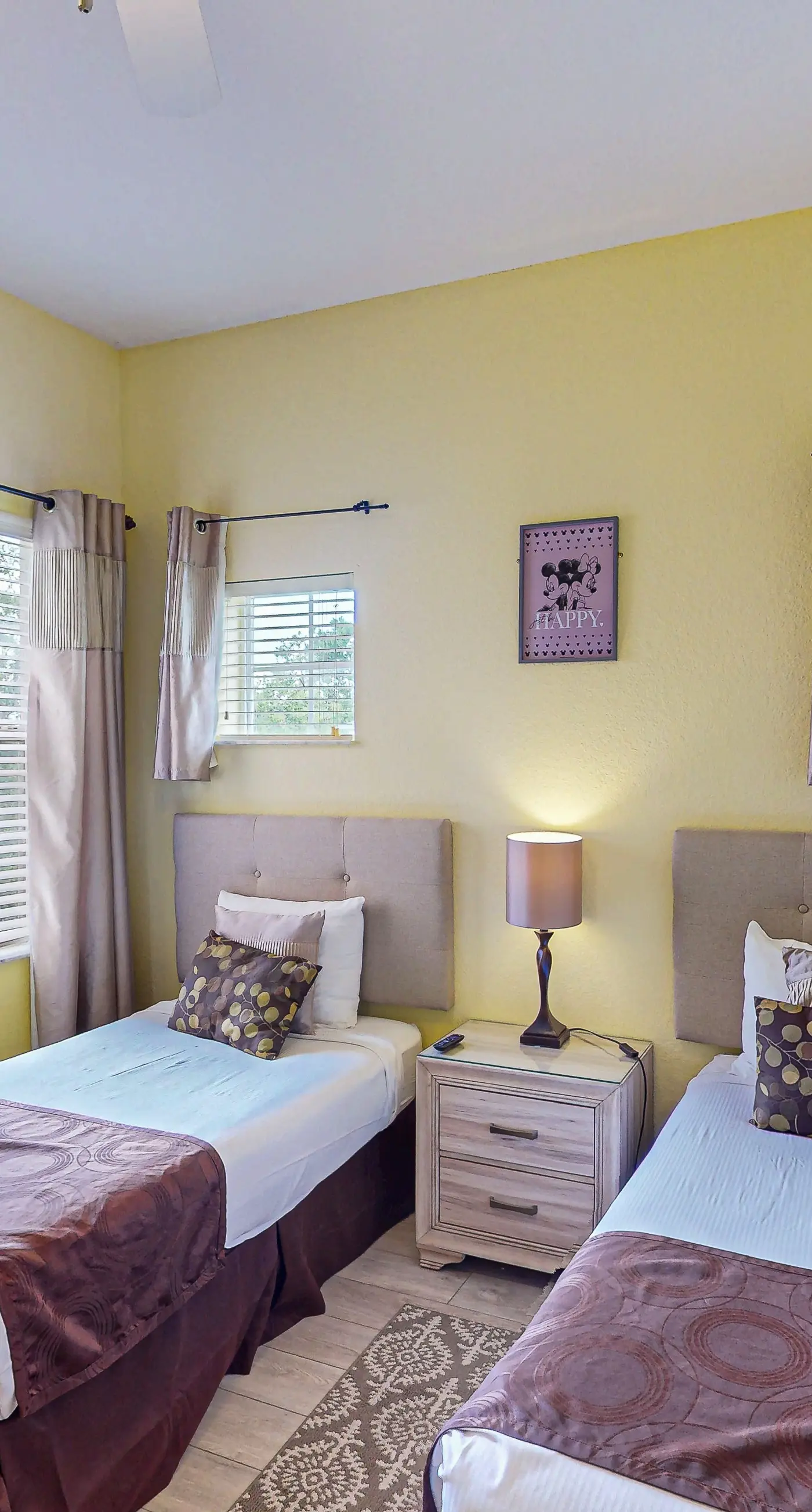 3rd floor condo w/ tennis court, basketball court, gym, sauna, balcony