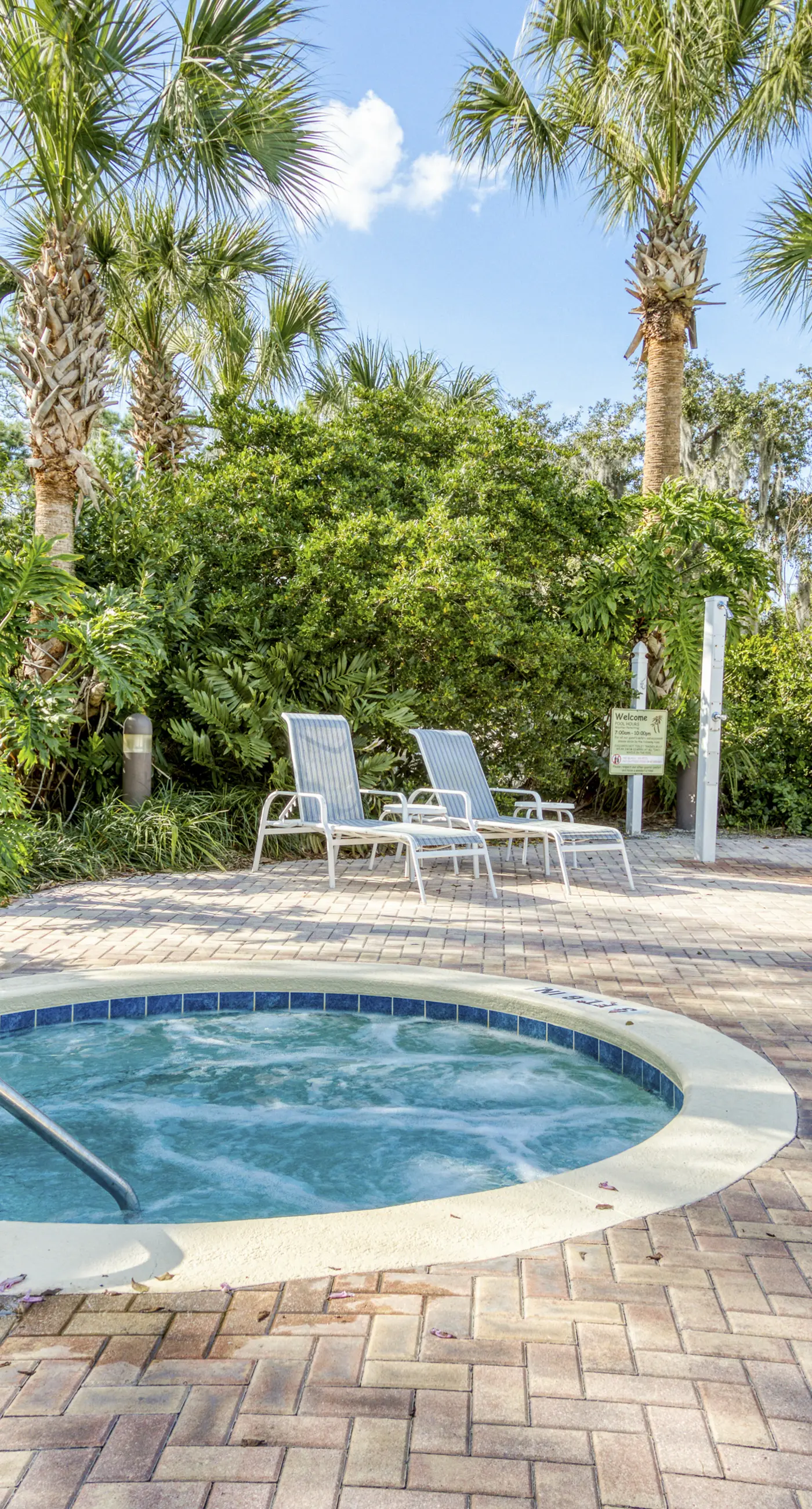 3rd floor condo w/ tennis court, basketball court, gym, sauna, balcony