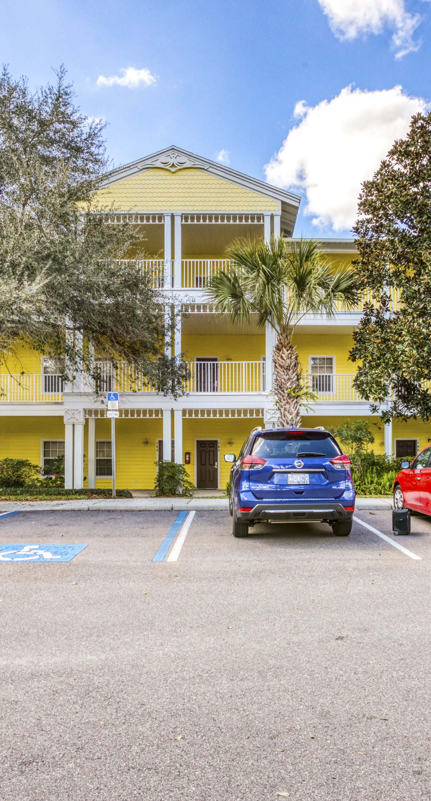 3rd floor condo w/ tennis court, basketball court, gym, sauna, balcony