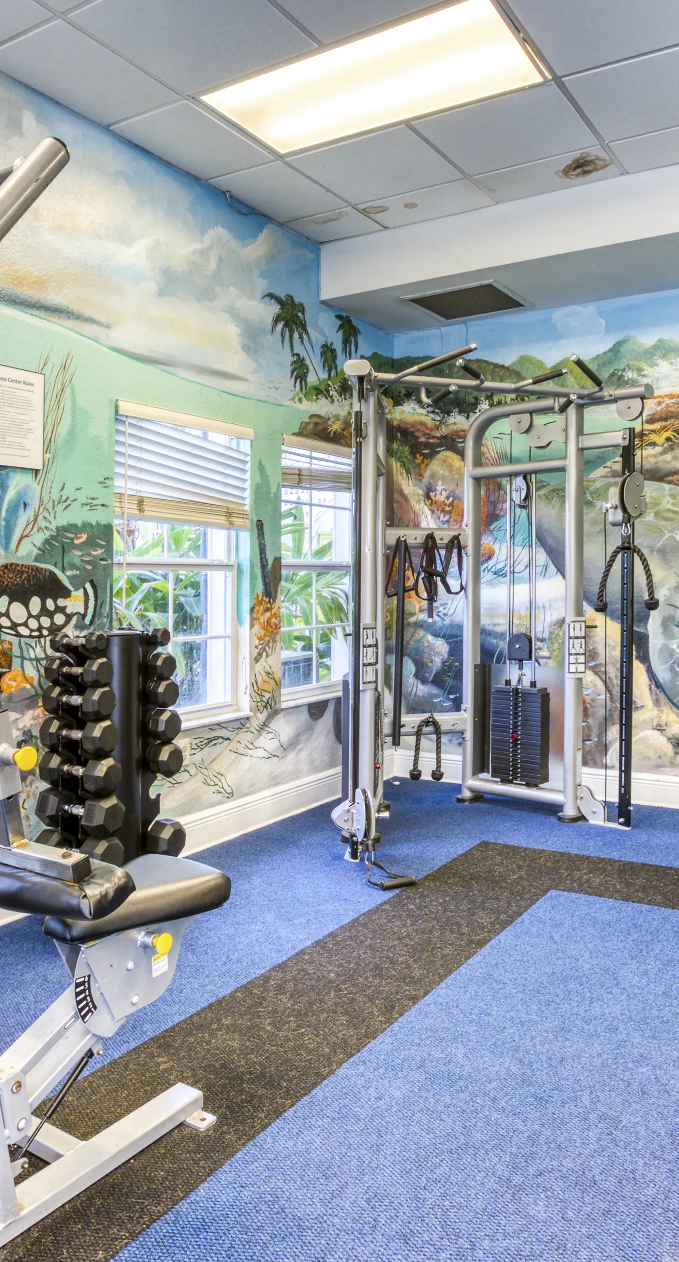 3rd floor condo w/ tennis court, basketball court, gym, sauna, balcony