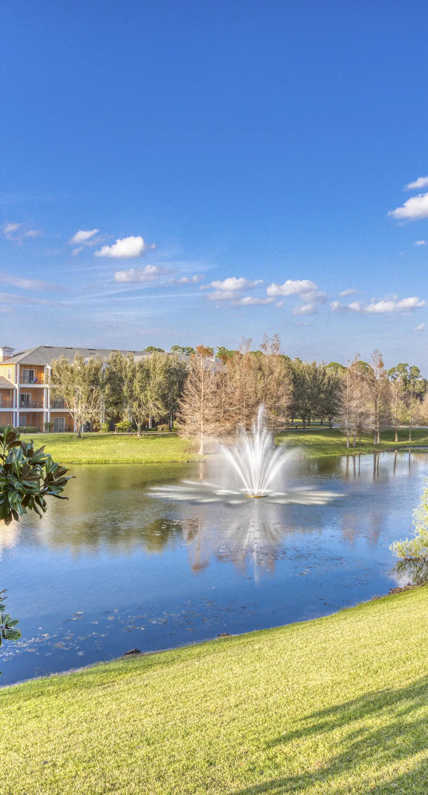 3rd floor condo w/ tennis court, basketball court, gym, sauna, balcony