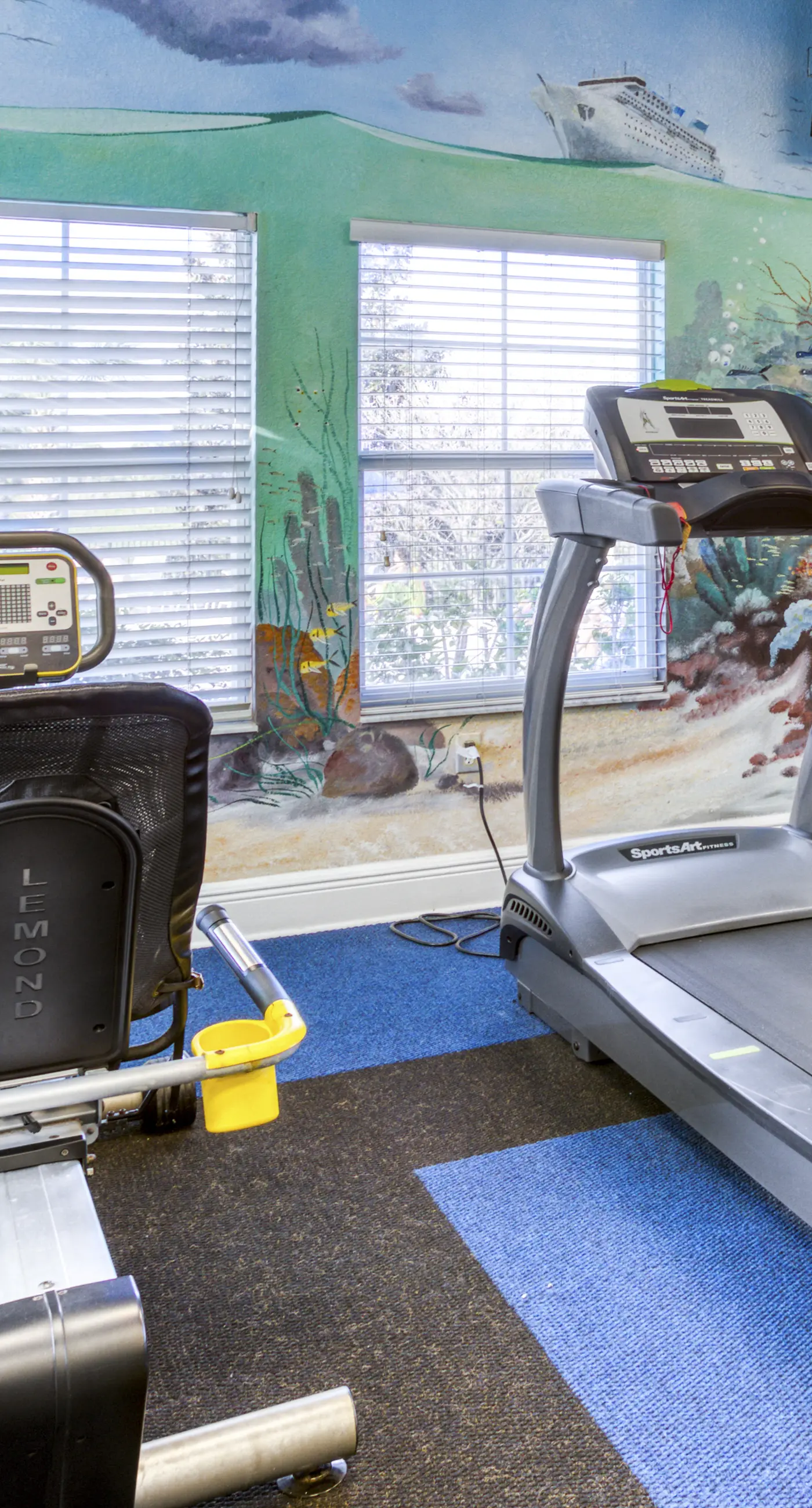 3rd floor condo w/ tennis court, basketball court, gym, sauna, balcony