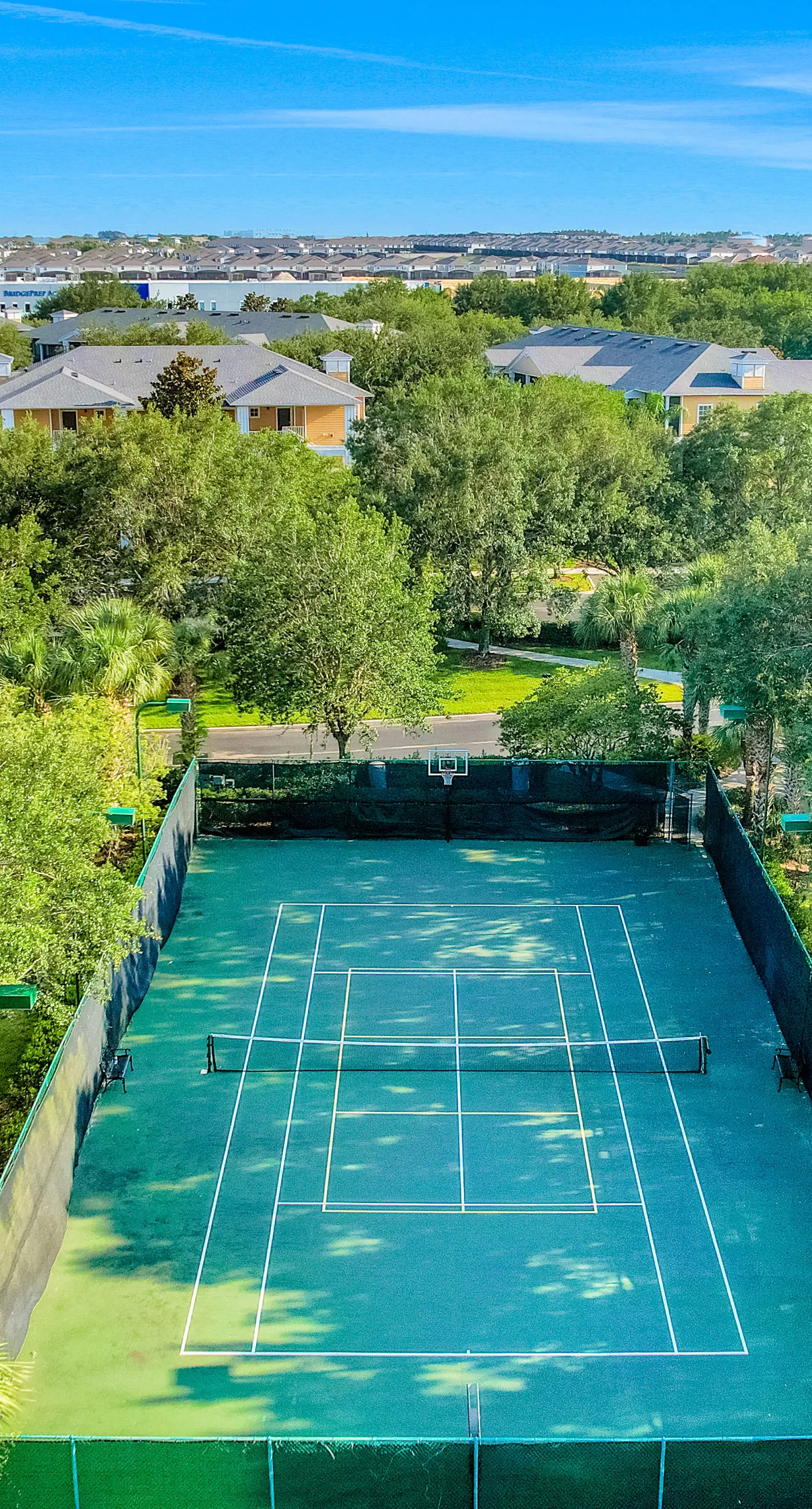 3rd floor condo w/ tennis court, basketball court, gym, sauna, balcony