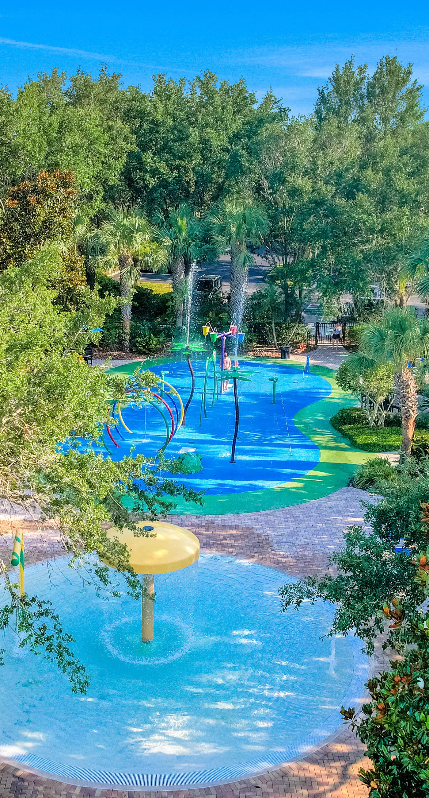 3rd floor condo w/ tennis court, basketball court, gym, sauna, balcony