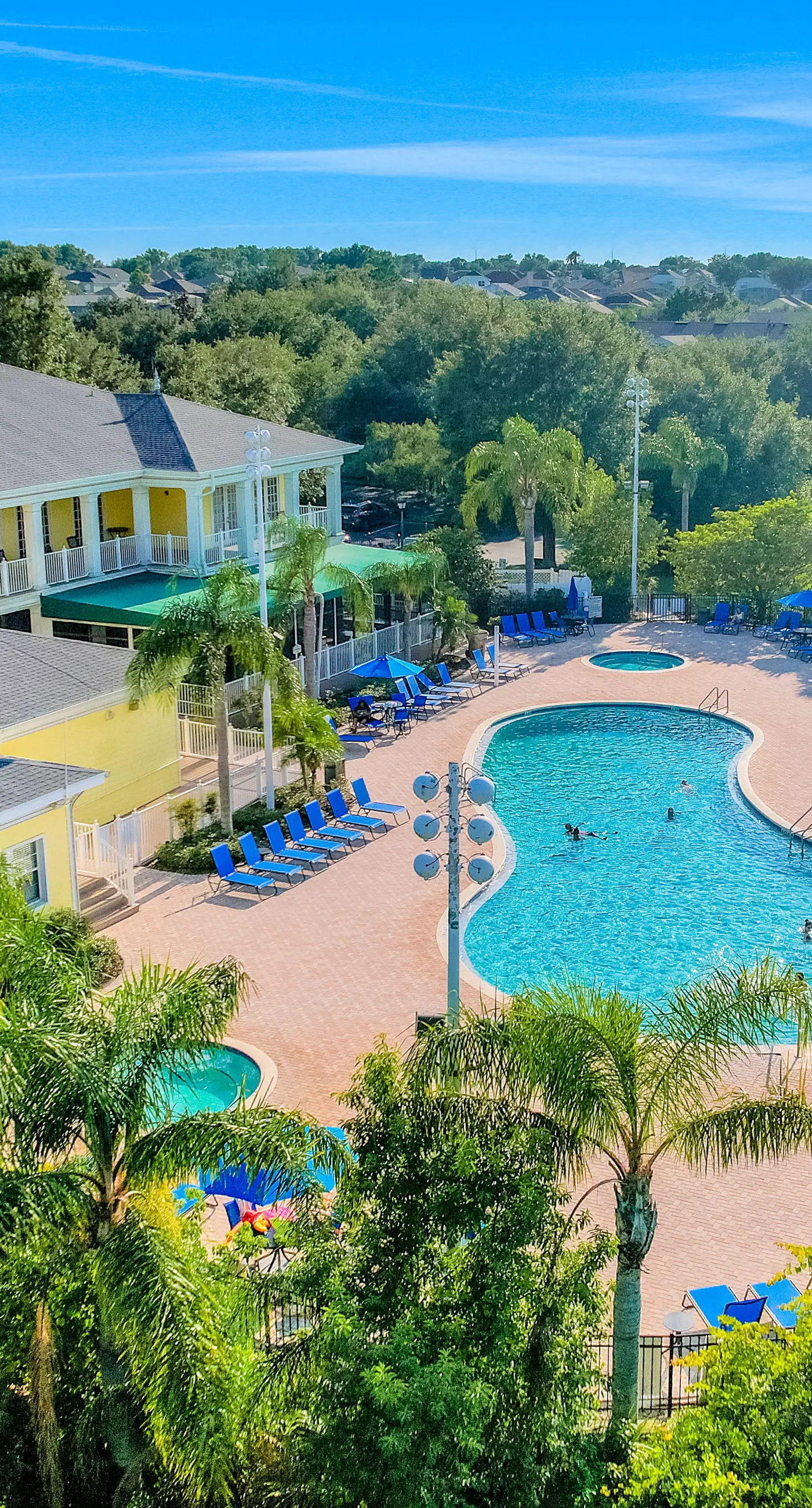 3rd floor condo w/ tennis court, basketball court, gym, sauna, balcony