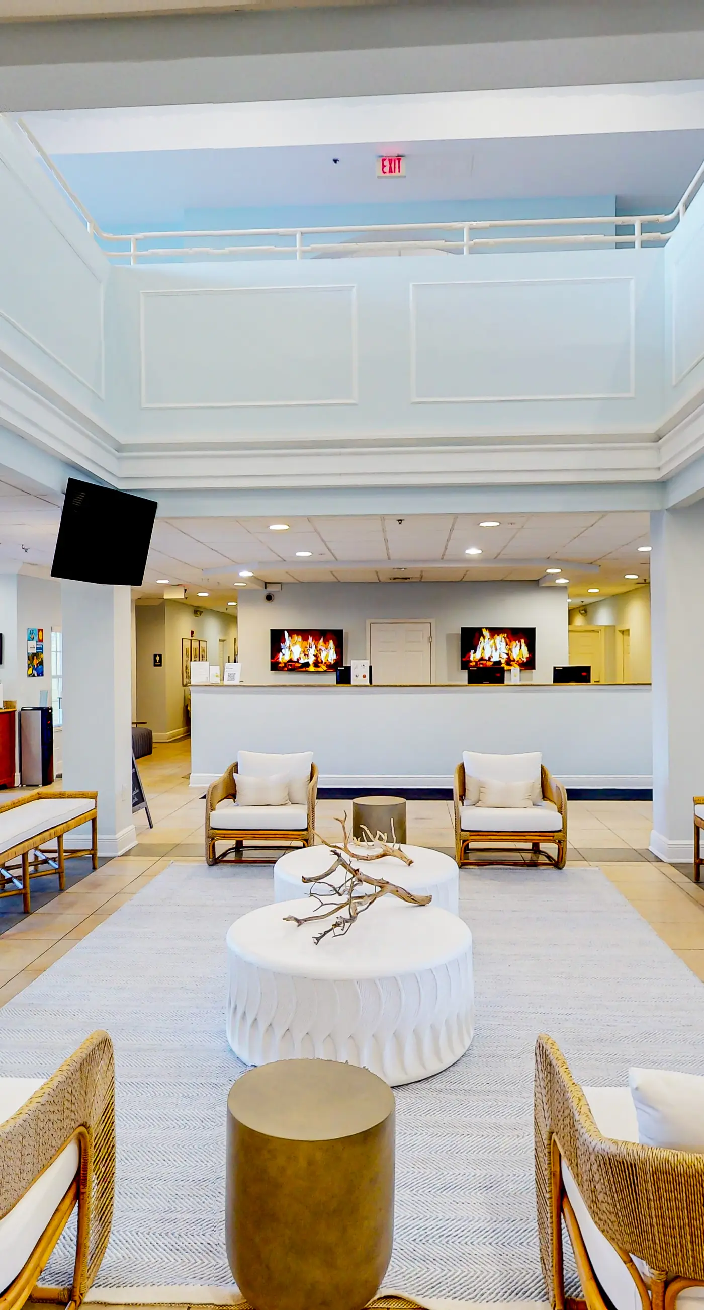 3rd floor condo w/ tennis court, basketball court, gym, sauna, balcony