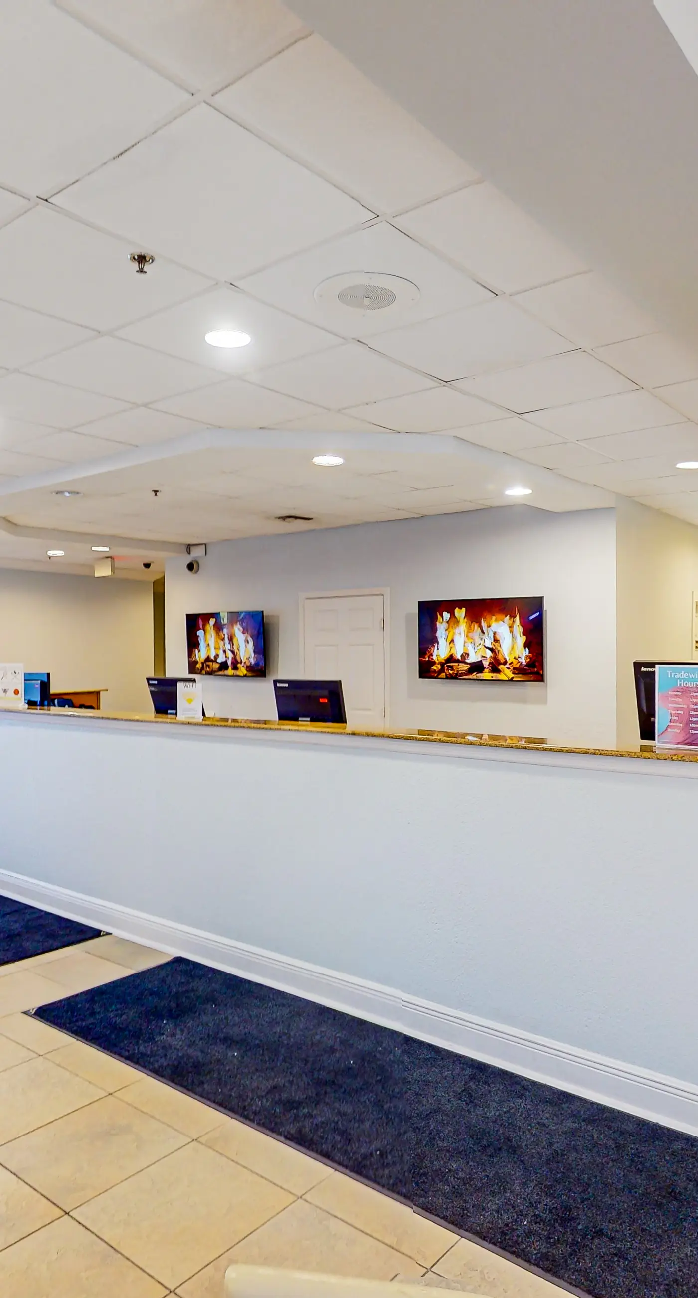 3rd floor condo w/ tennis court, basketball court, gym, sauna, balcony