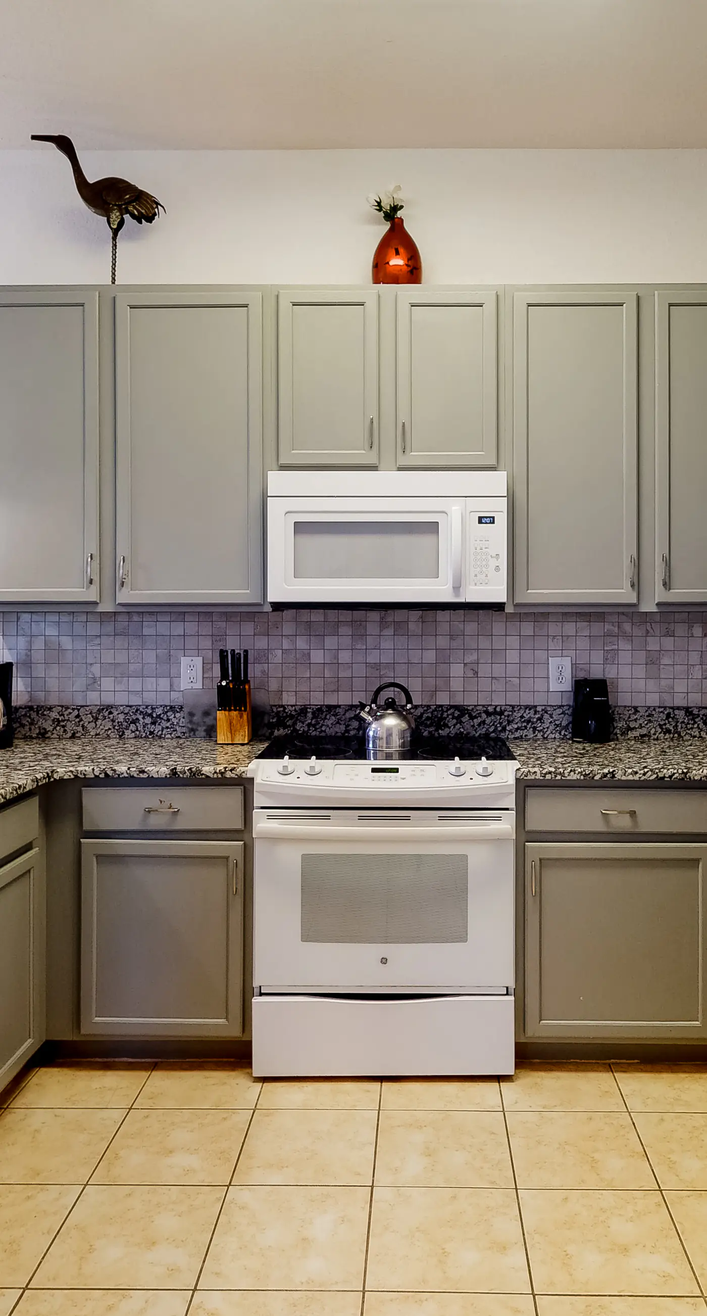 Exclusive lakeview condo, sleeps 8