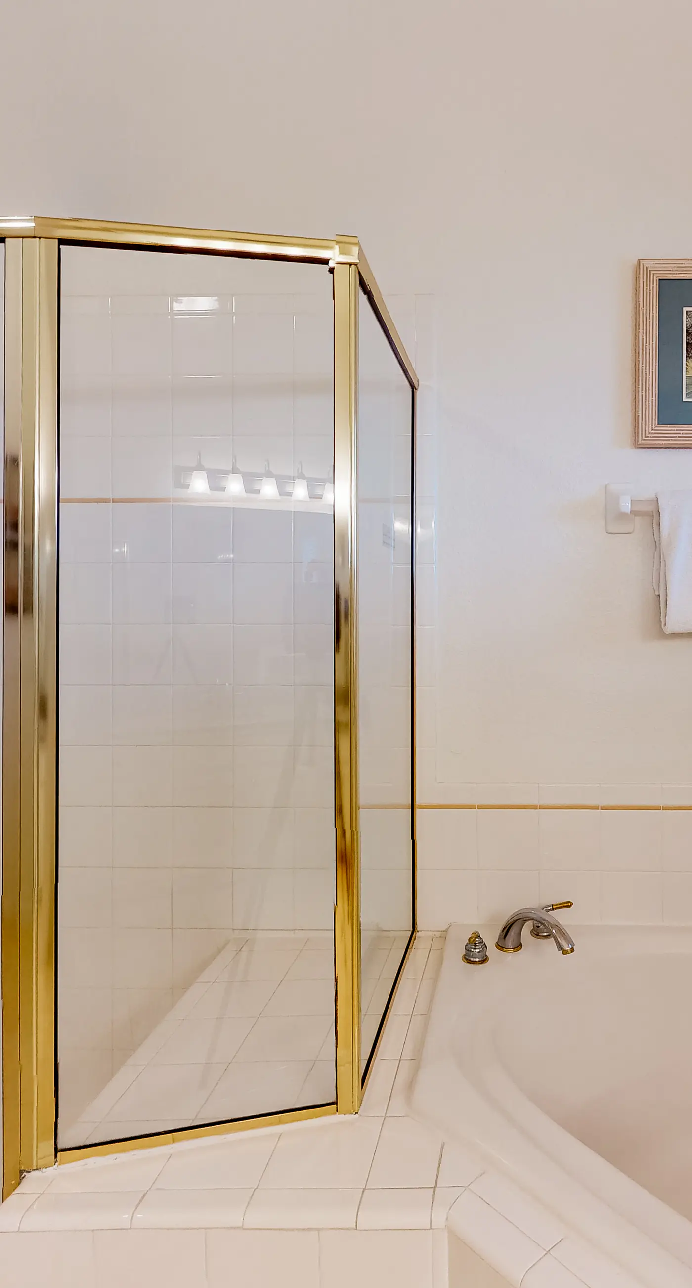 Exclusive lakeview condo, sleeps 8