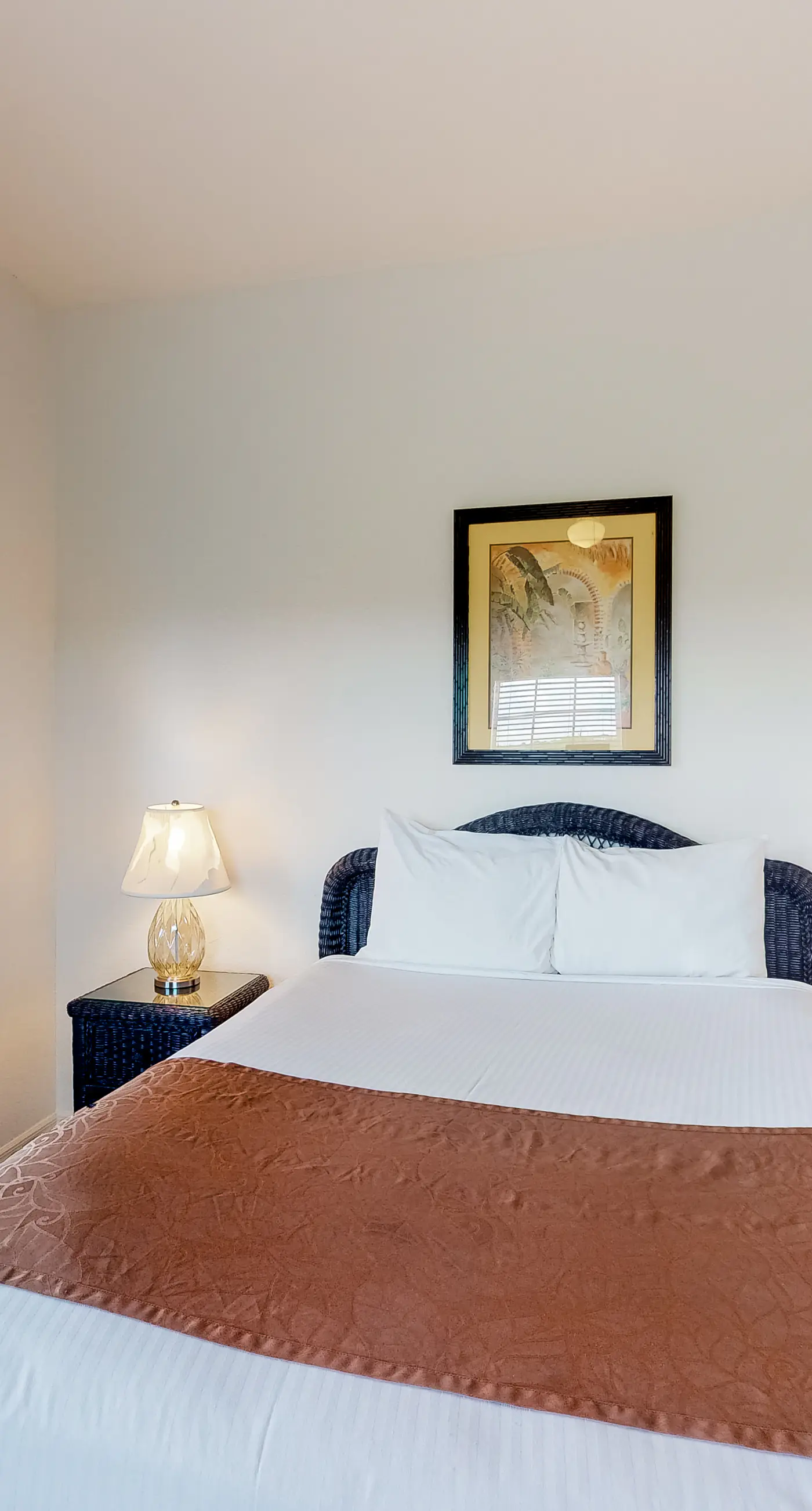 Exclusive lakeview condo, sleeps 8