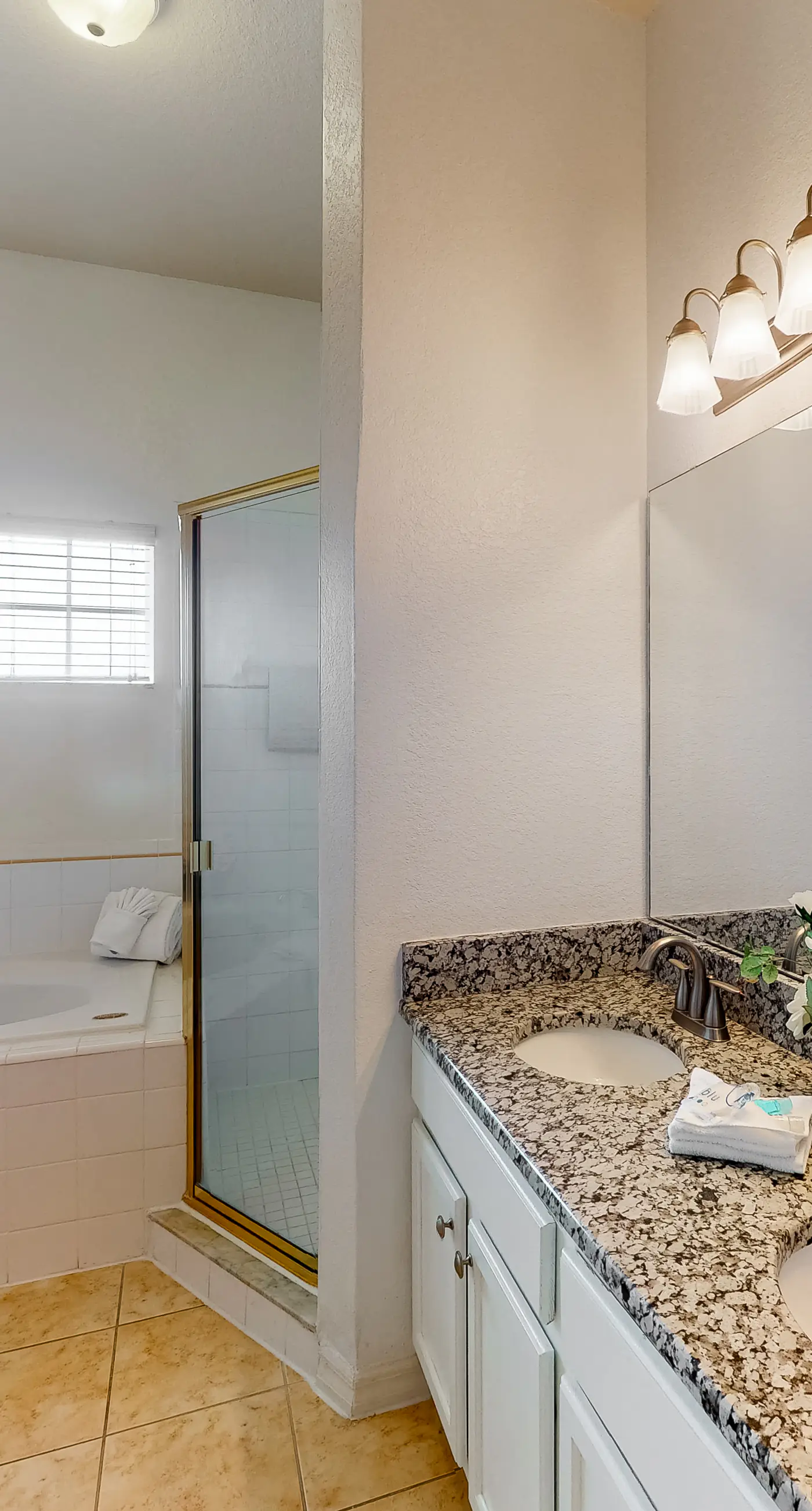 Exclusive lakeview condo, sleeps 8