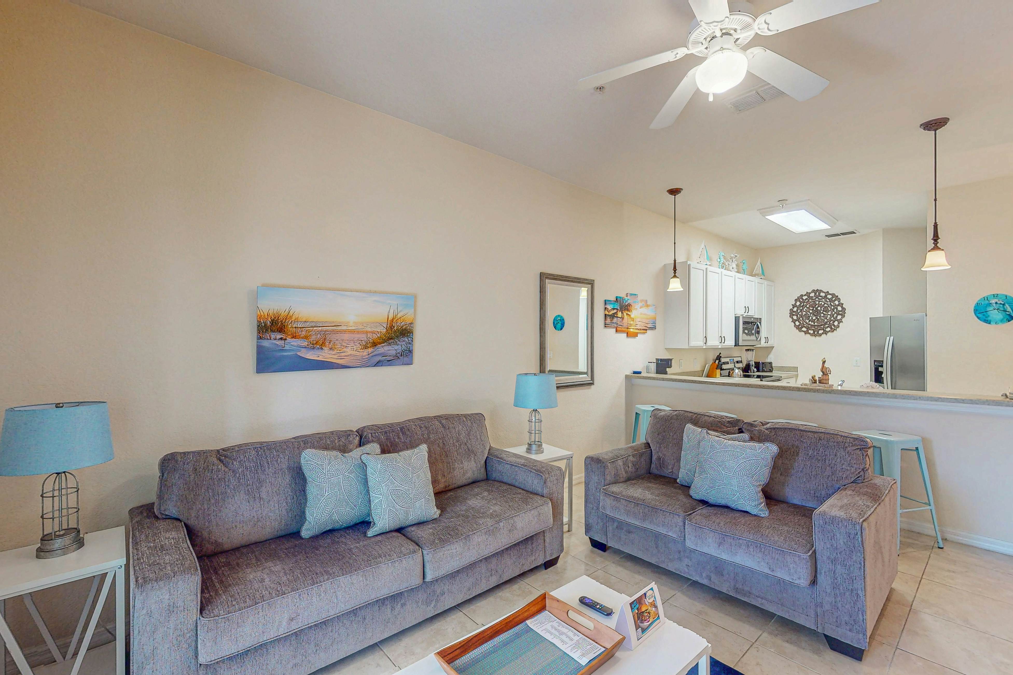 1st floor condo near theme parks, tennis court, patio, restaurant, shared pools