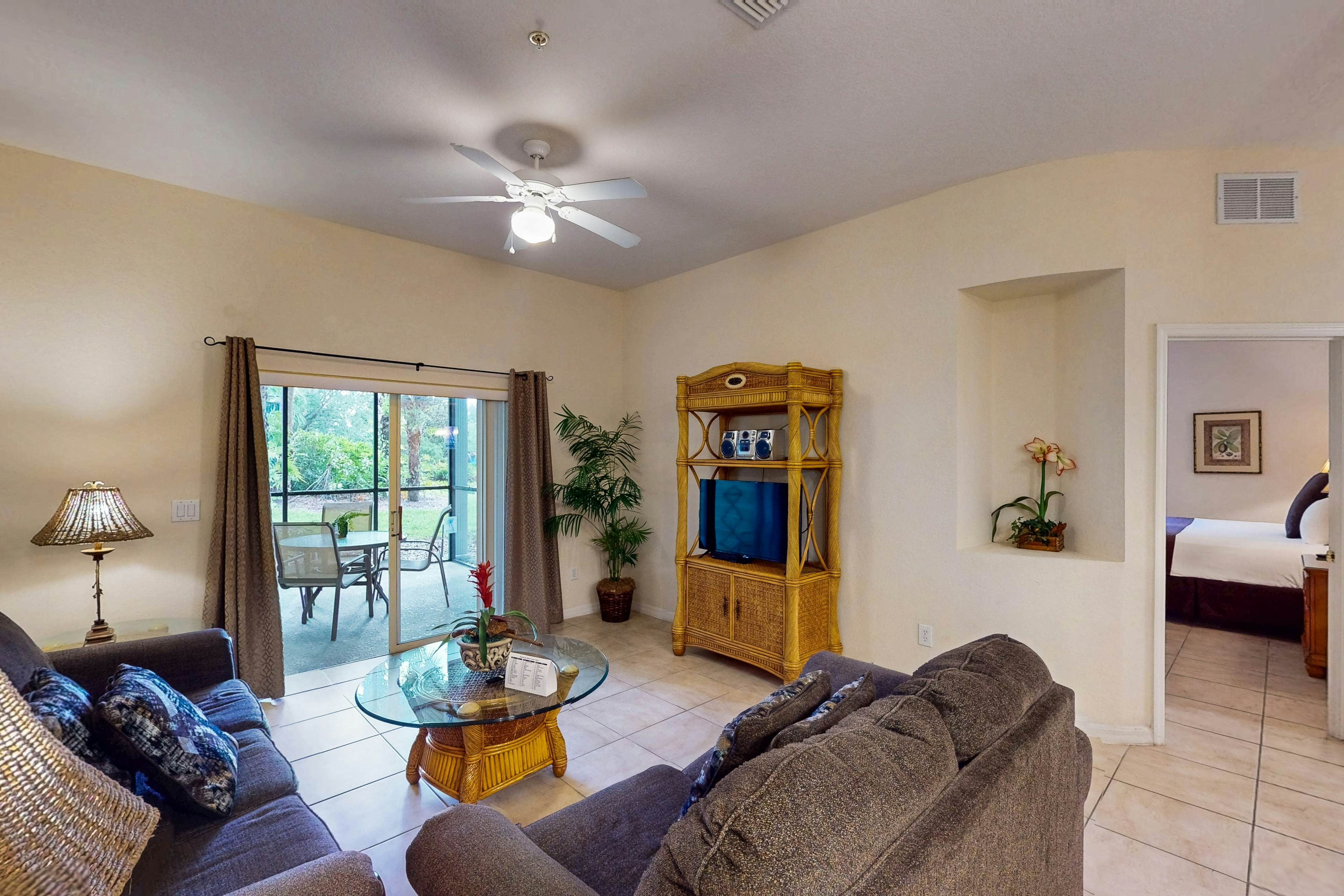 1st floor condo w/ basketball court, gym, sauna, shared pools, near theme parks