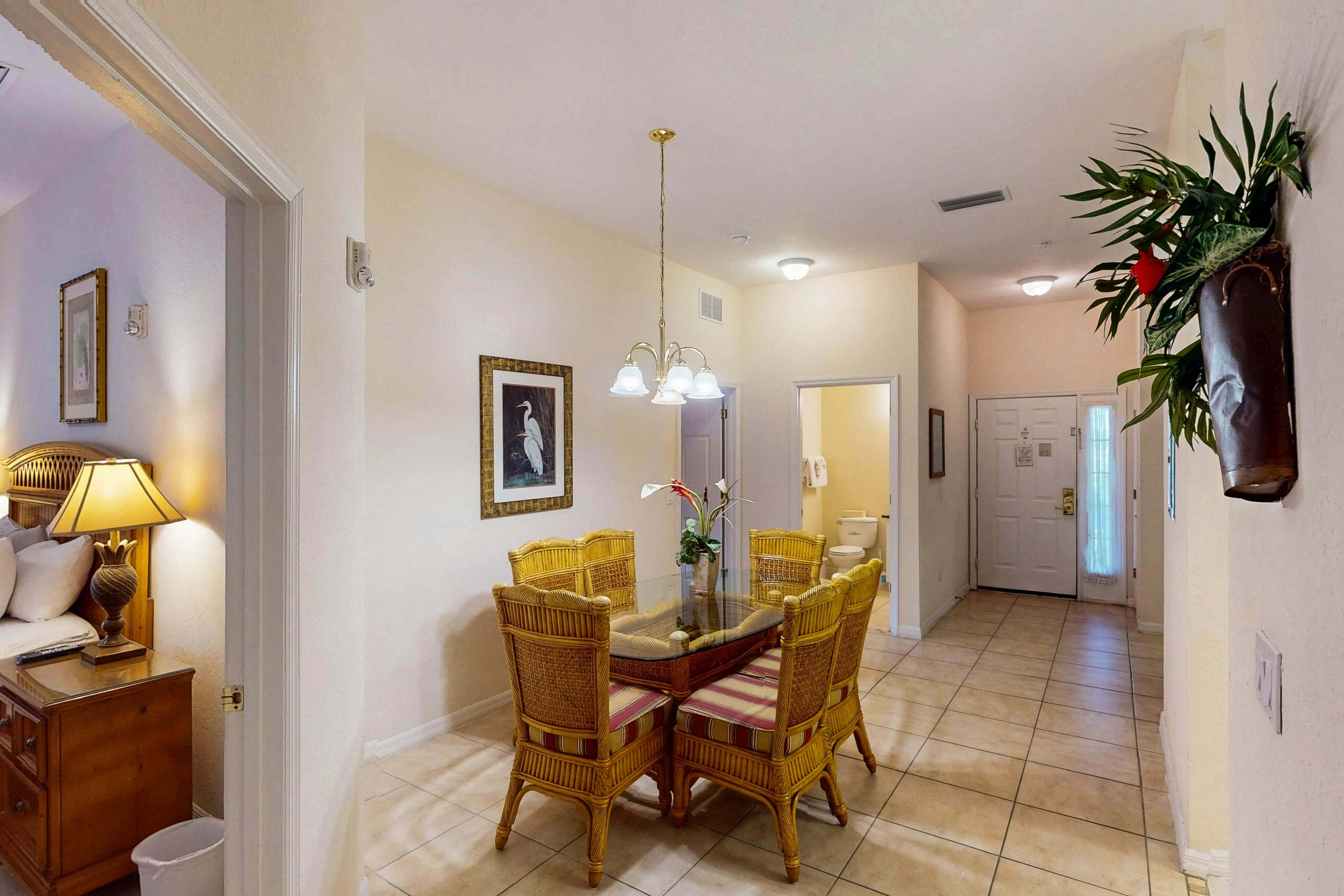 1st floor condo w/ basketball court, gym, sauna, shared pools, near theme parks