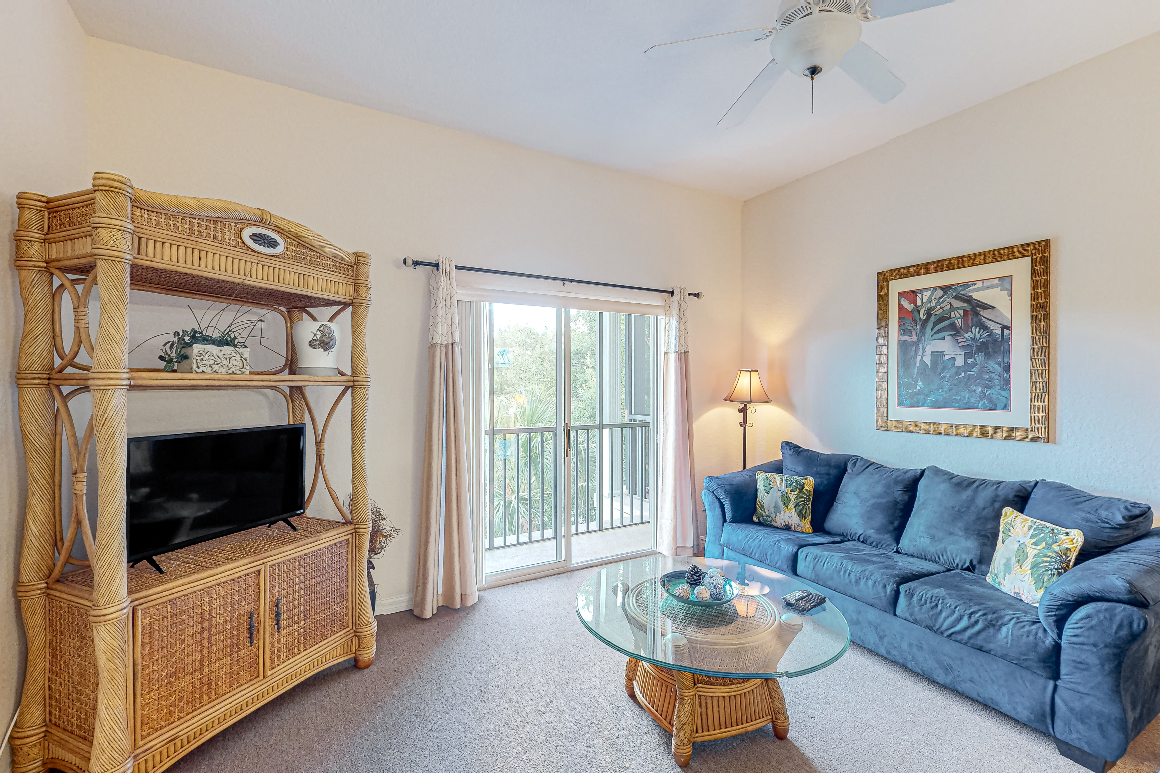 3rd floor condo w/ basketball court, near theme parks, restaurant, pools, sauna