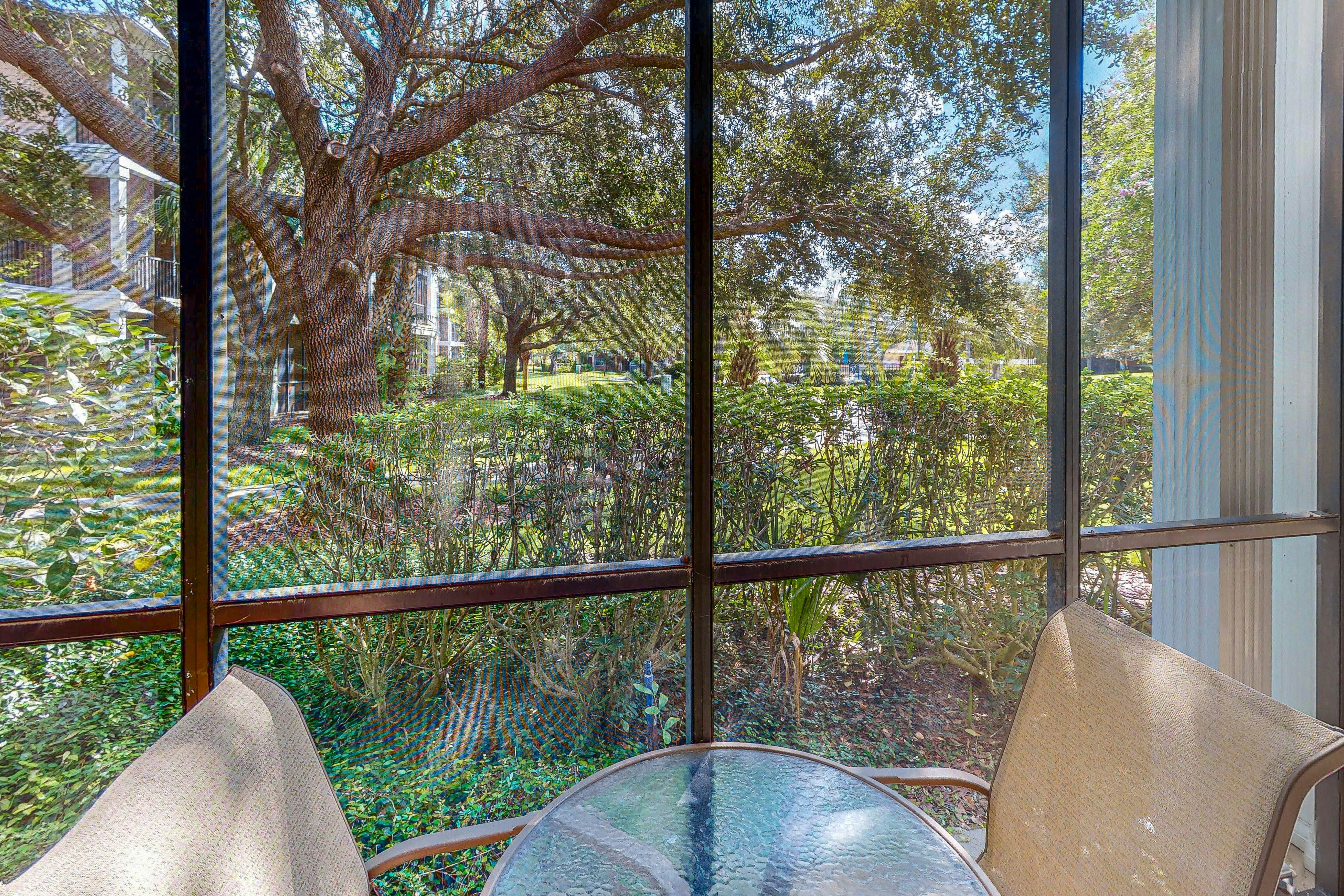 First floor condo w/ basketball court, gym, tennis court - near theme parks