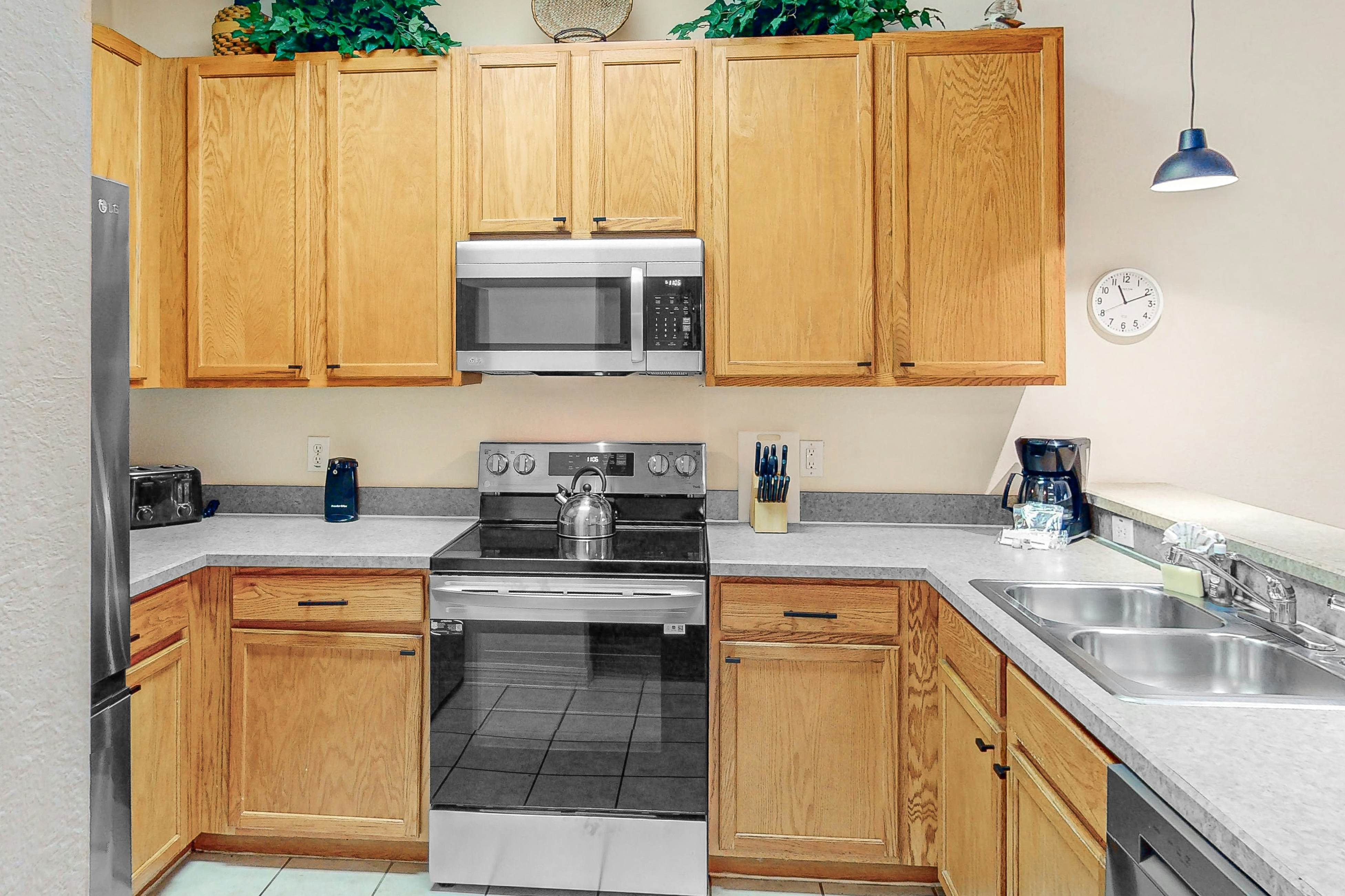 First floor condo w/ basketball court, gym, tennis court - near theme parks