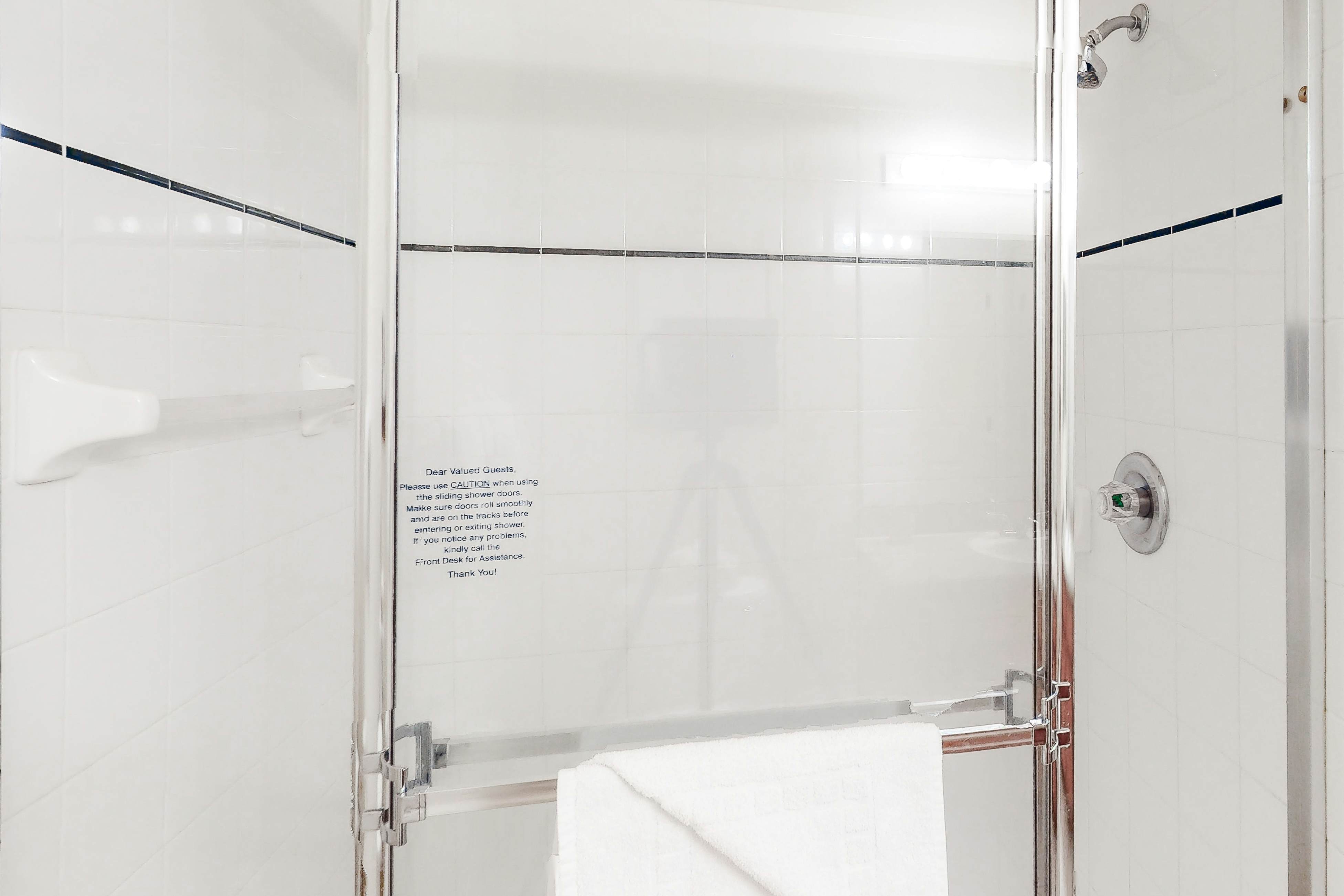 First floor condo w/ basketball court, gym, tennis court - near theme parks