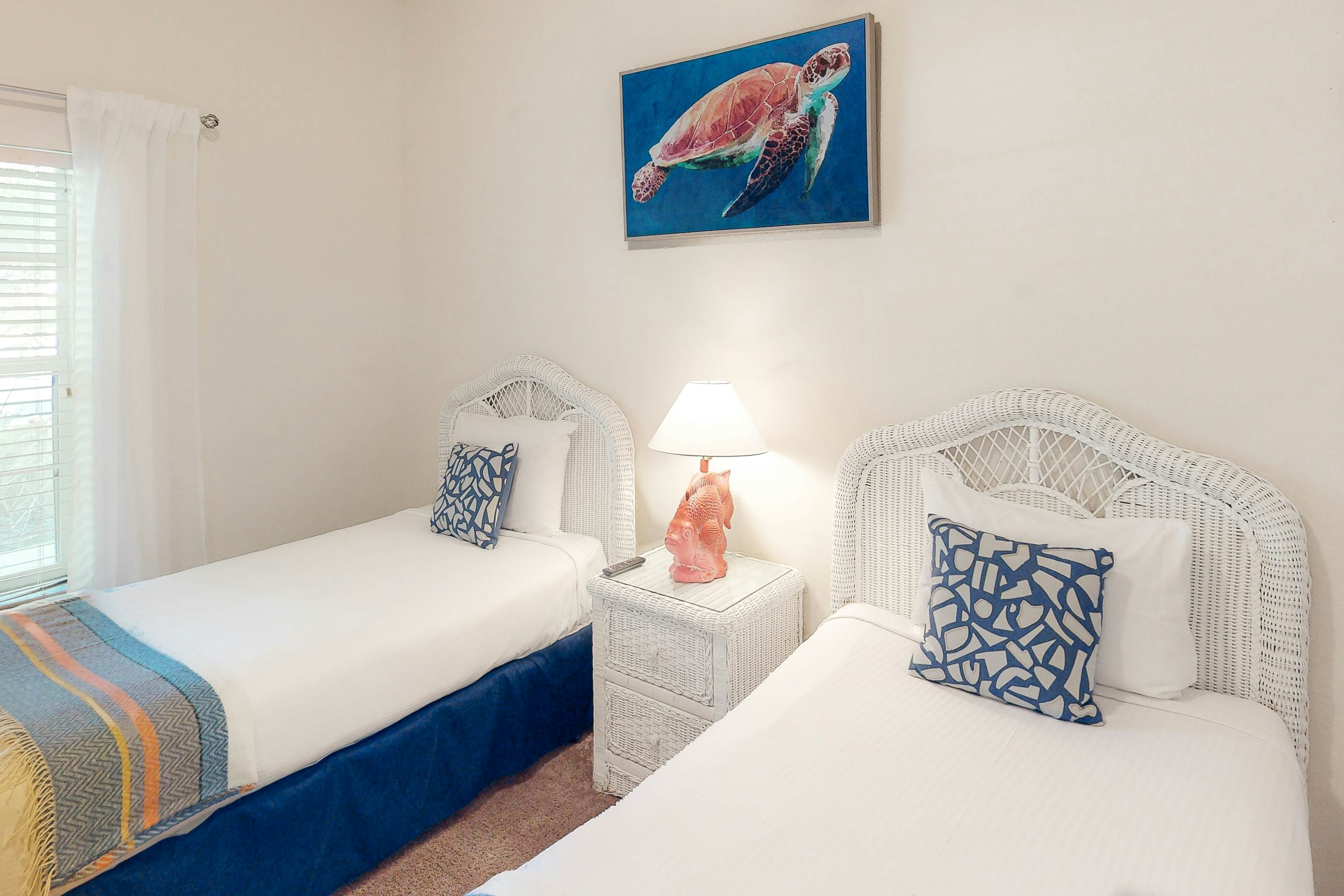 First floor condo w/ basketball court, gym, tennis court - near theme parks