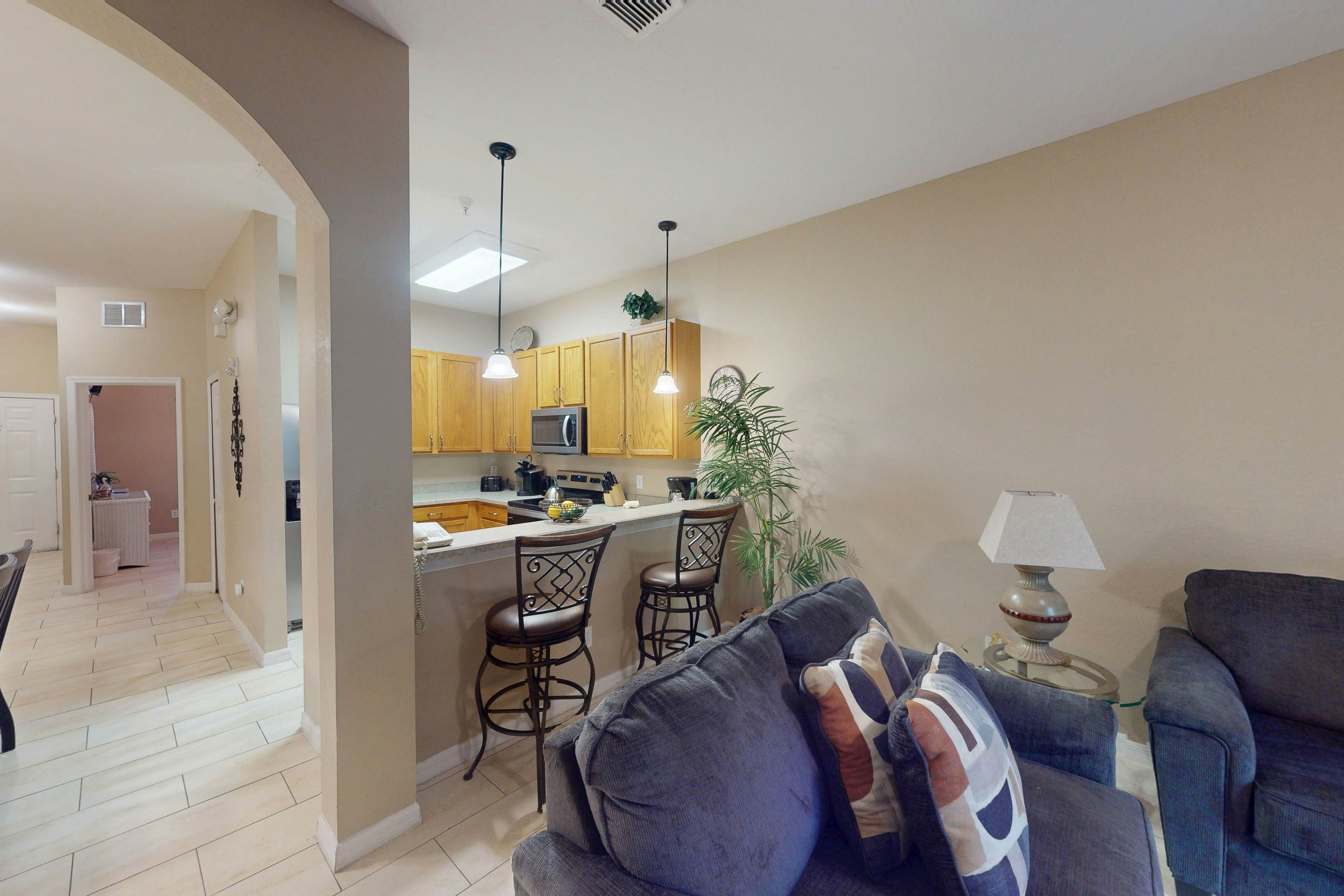 1st floor condo w/ patio, pools, gym, near theme parks, limited-mobility access