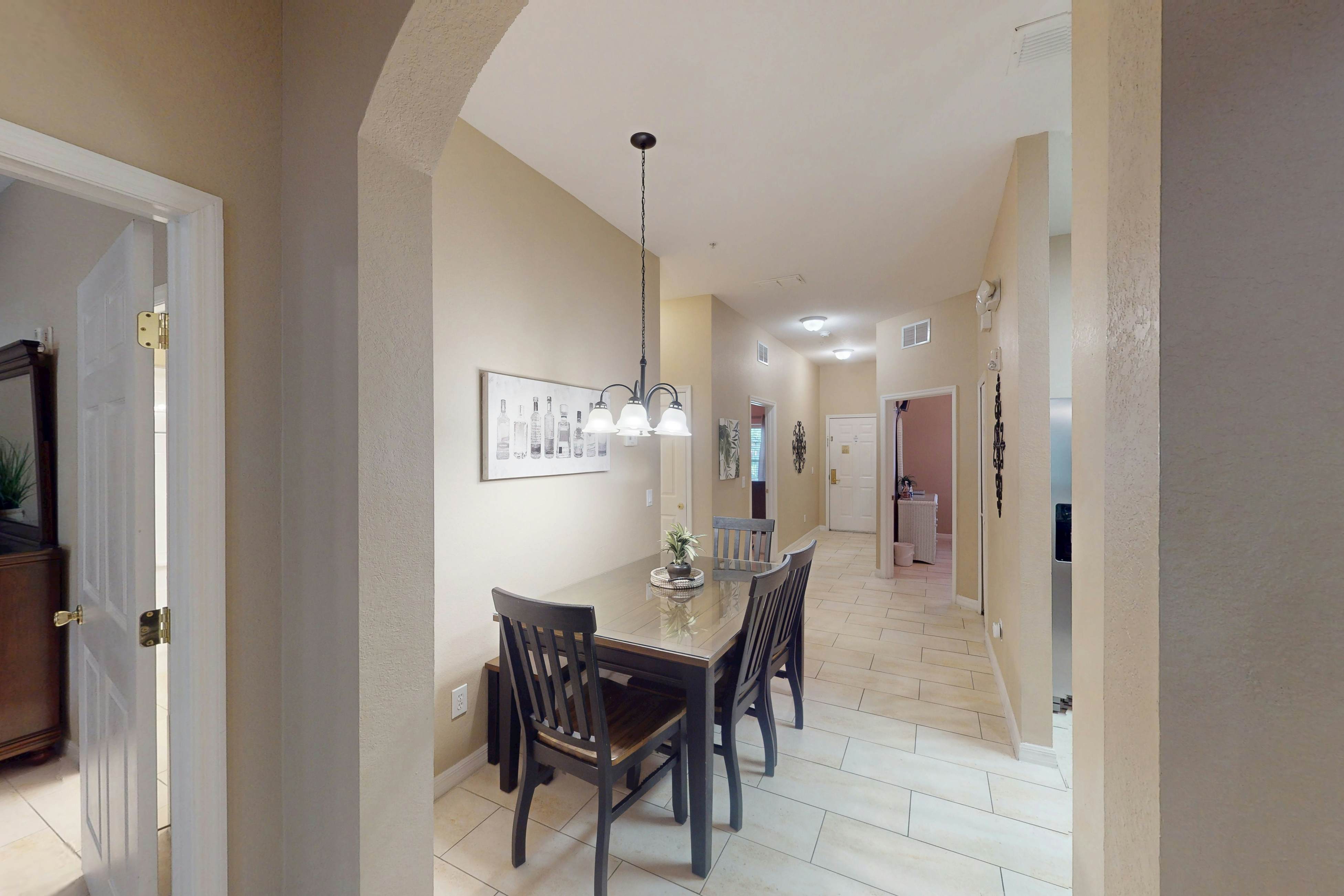 1st floor condo w/ patio, pools, gym, near theme parks, limited-mobility access