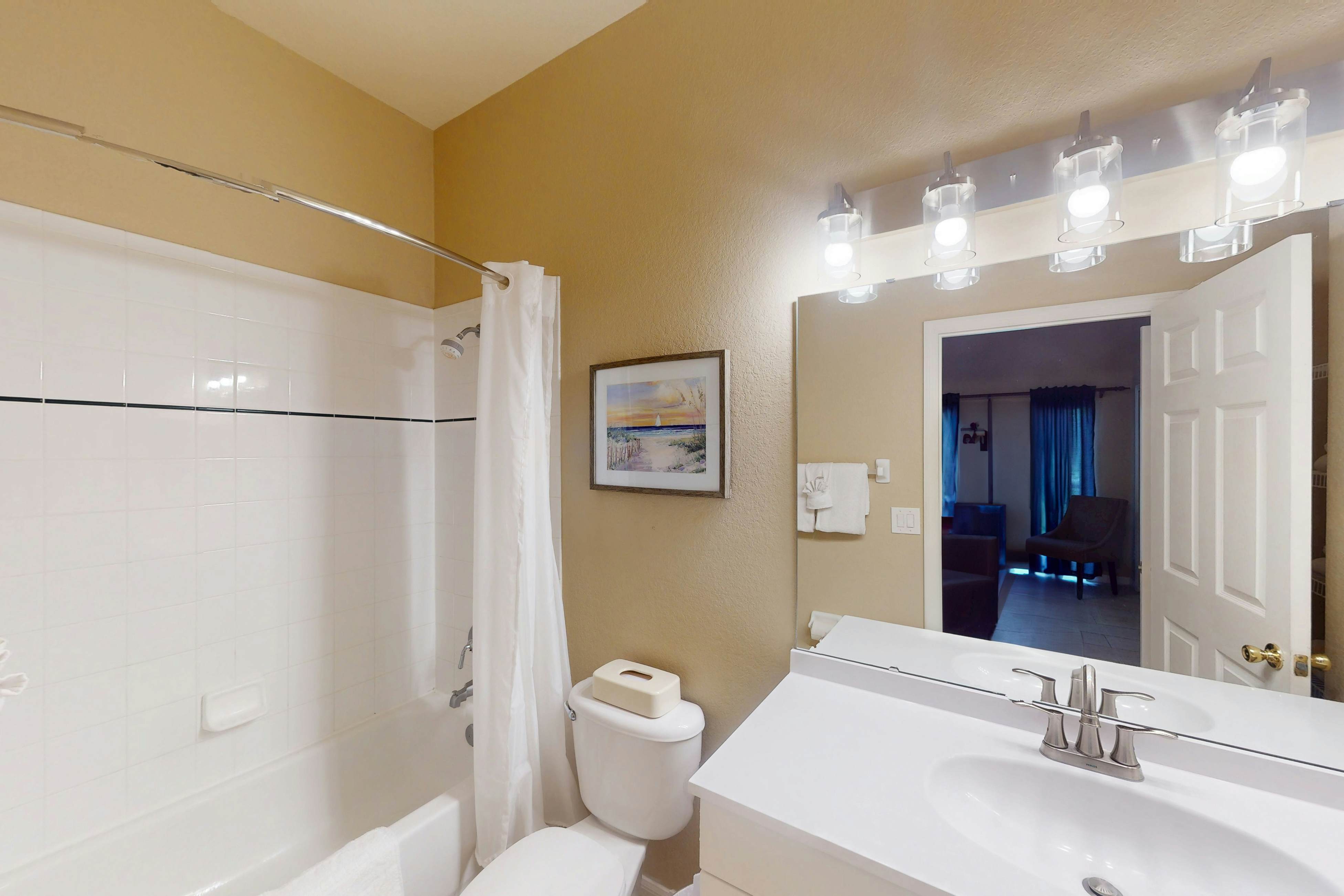 1st floor condo w/ patio, pools, gym, near theme parks, limited-mobility access