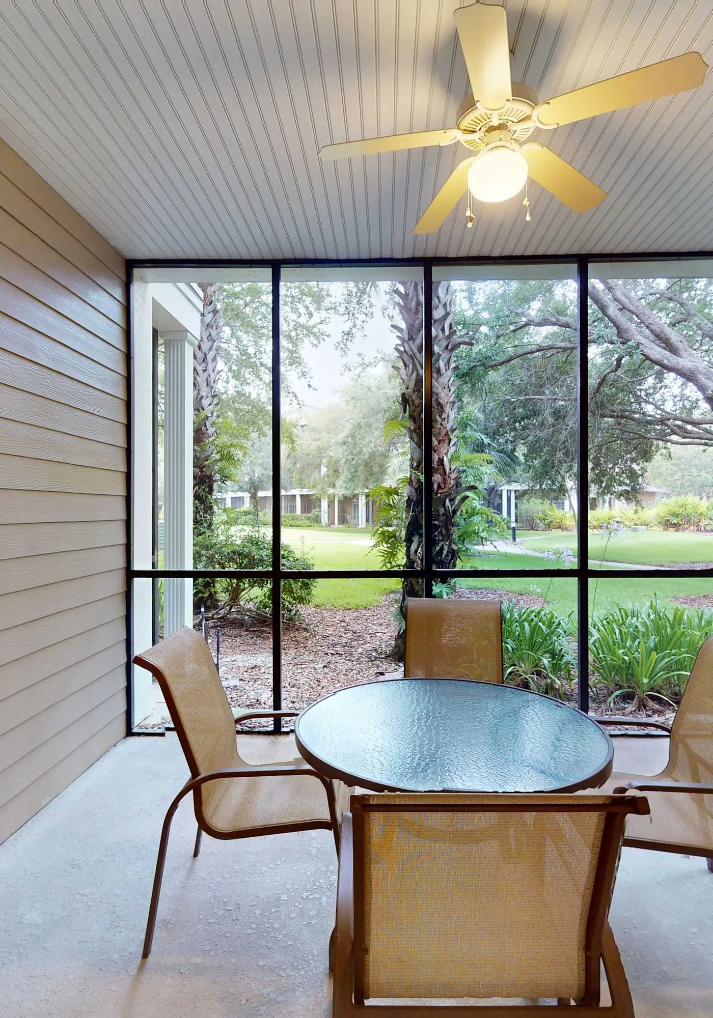 First floor condo w/ tennis court, restaurant, pools - near theme parks