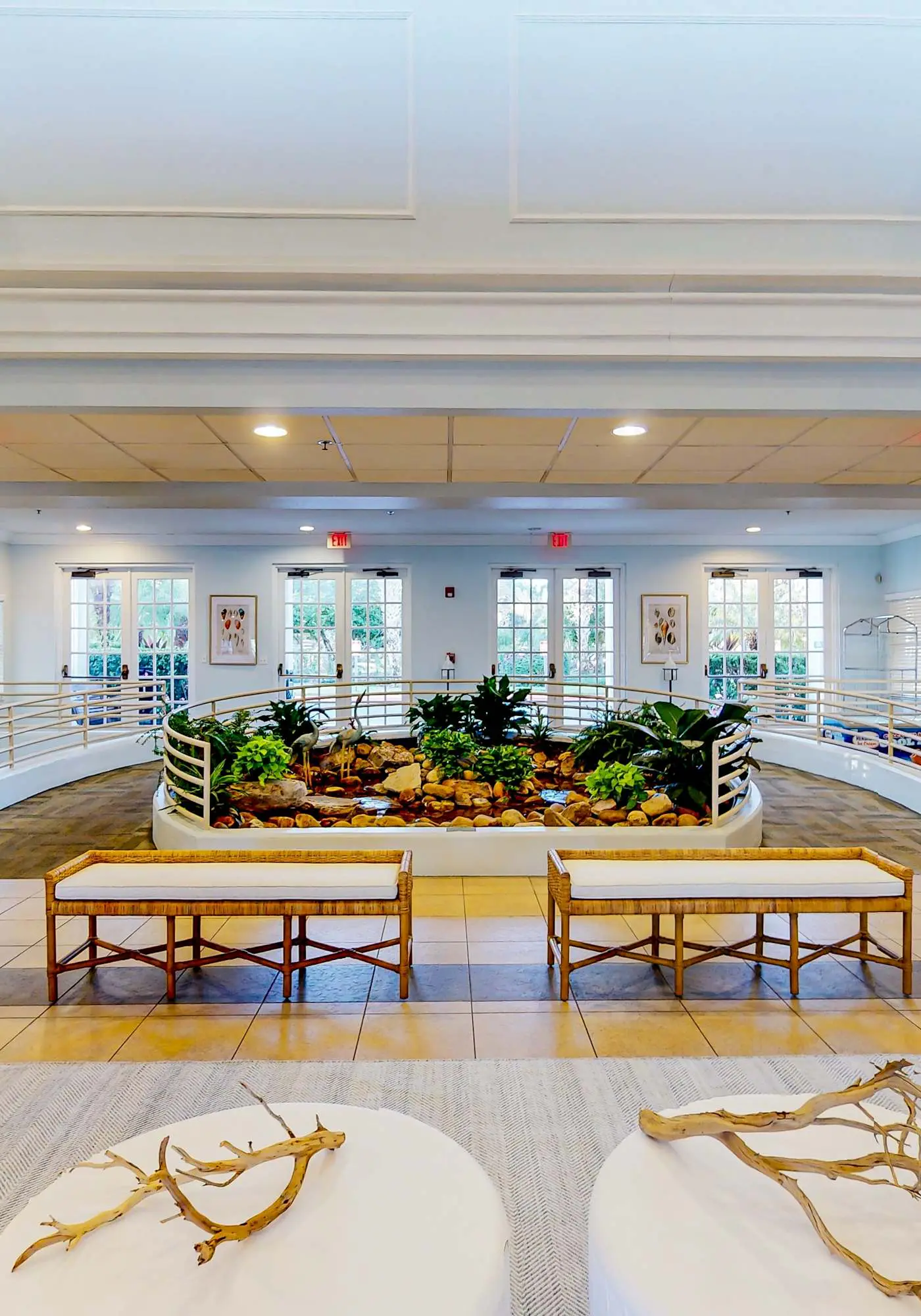 First floor condo w/ tennis court, restaurant, pools - near theme parks