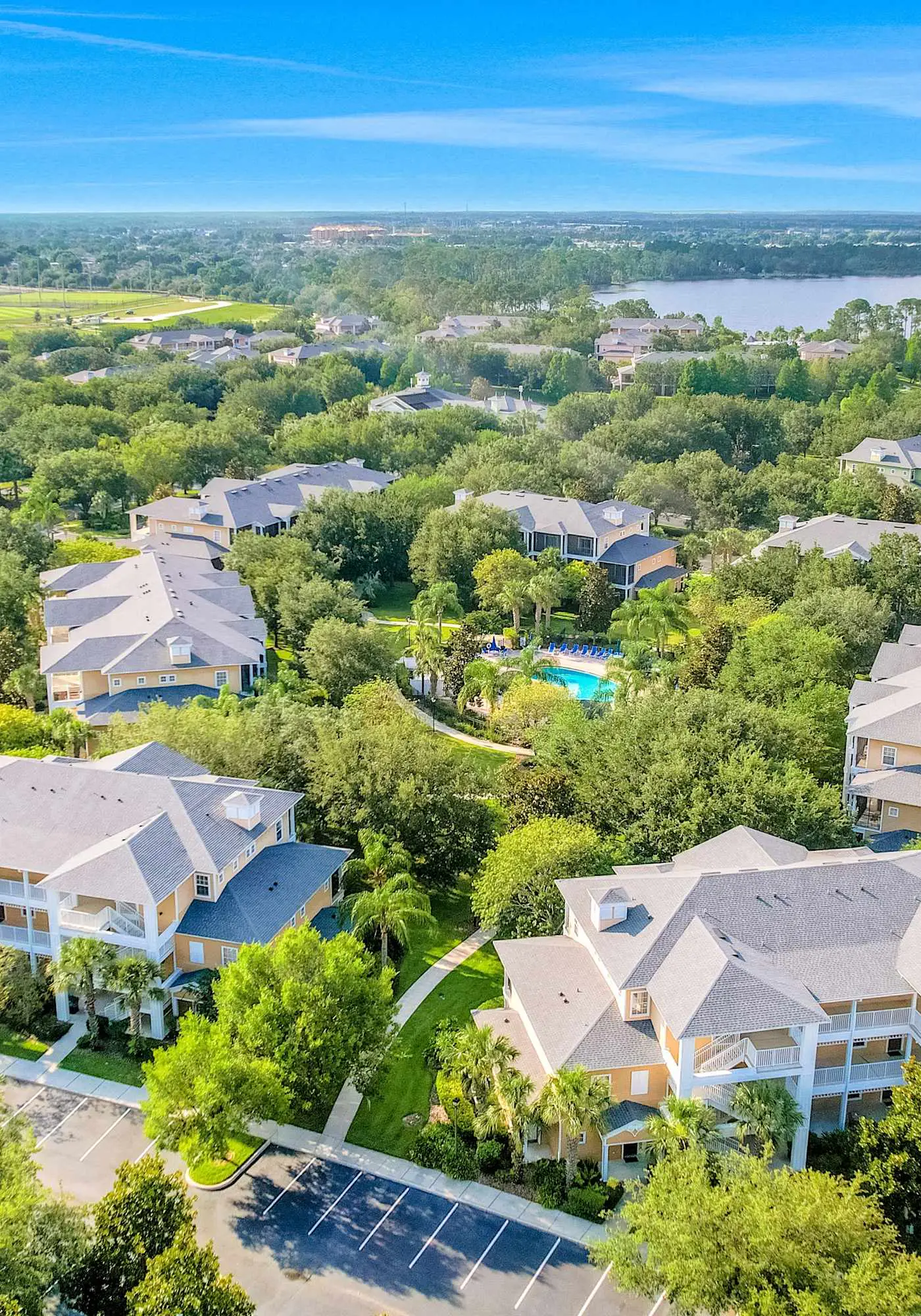 First floor condo w/ tennis court, restaurant, pools - near theme parks