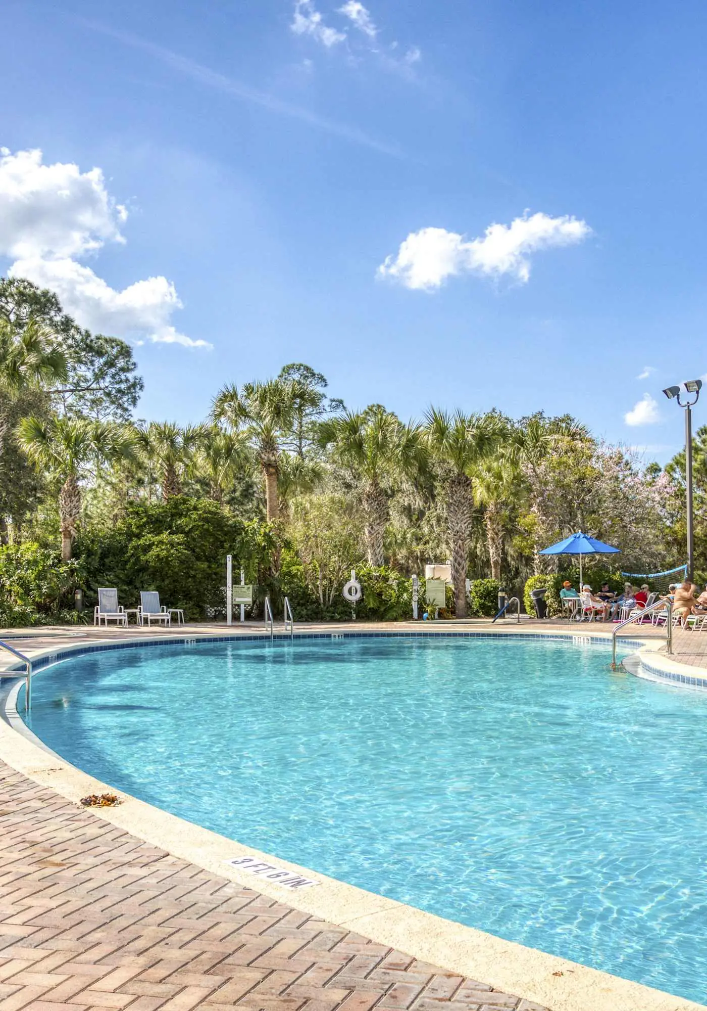 First floor condo w/ tennis court, restaurant, pools - near theme parks
