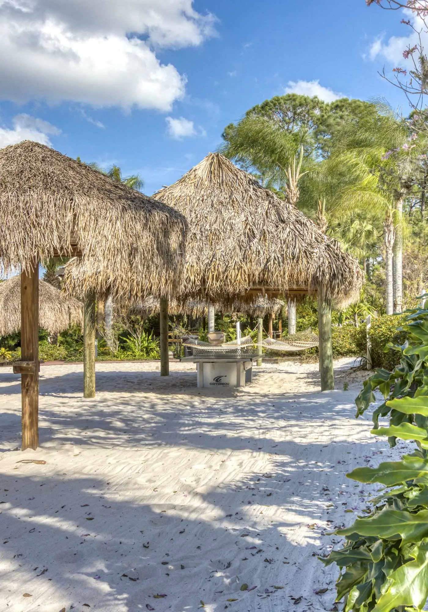 First floor condo w/ tennis court, restaurant, pools - near theme parks