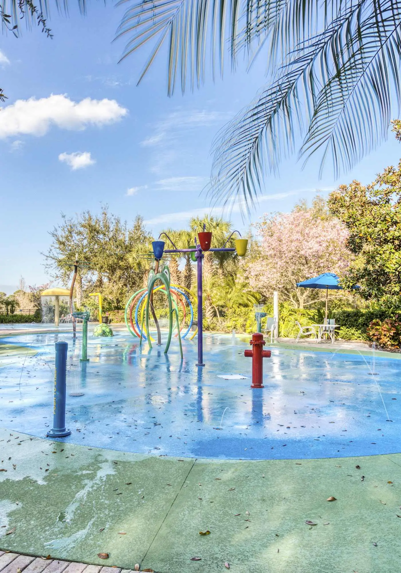 First floor condo w/ tennis court, restaurant, pools - near theme parks
