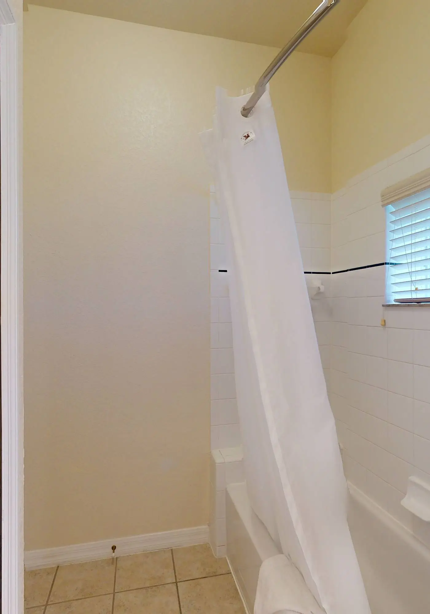First floor condo w/ tennis court, restaurant, pools - near theme parks